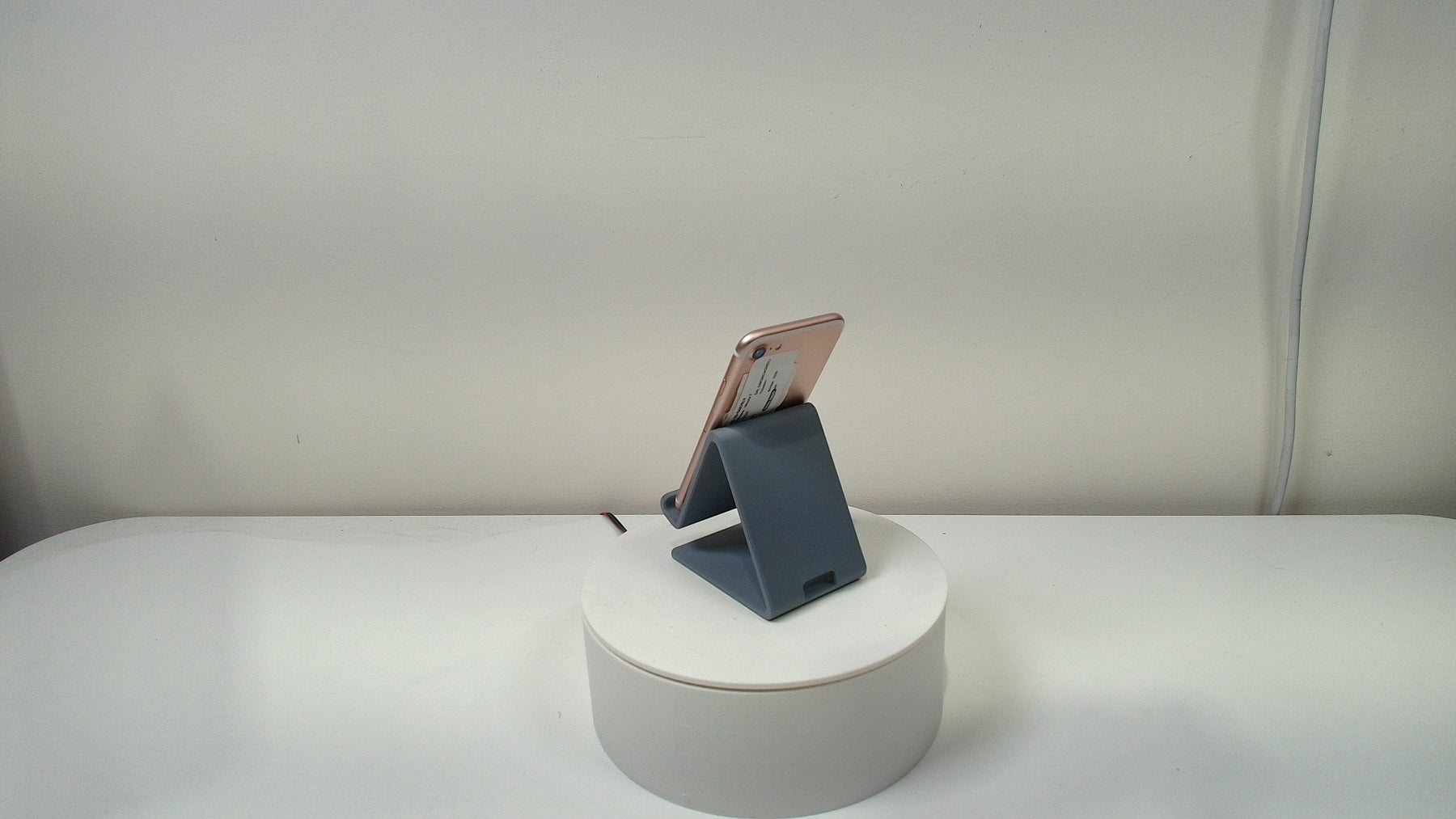 Apple iPhone - iPhone 7 (Read Description)