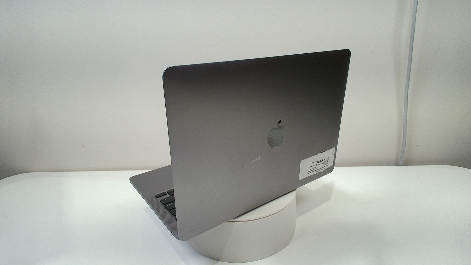 MacBook Pro (13-inch, M1, 2020, touchbar)‎ (Read Description)