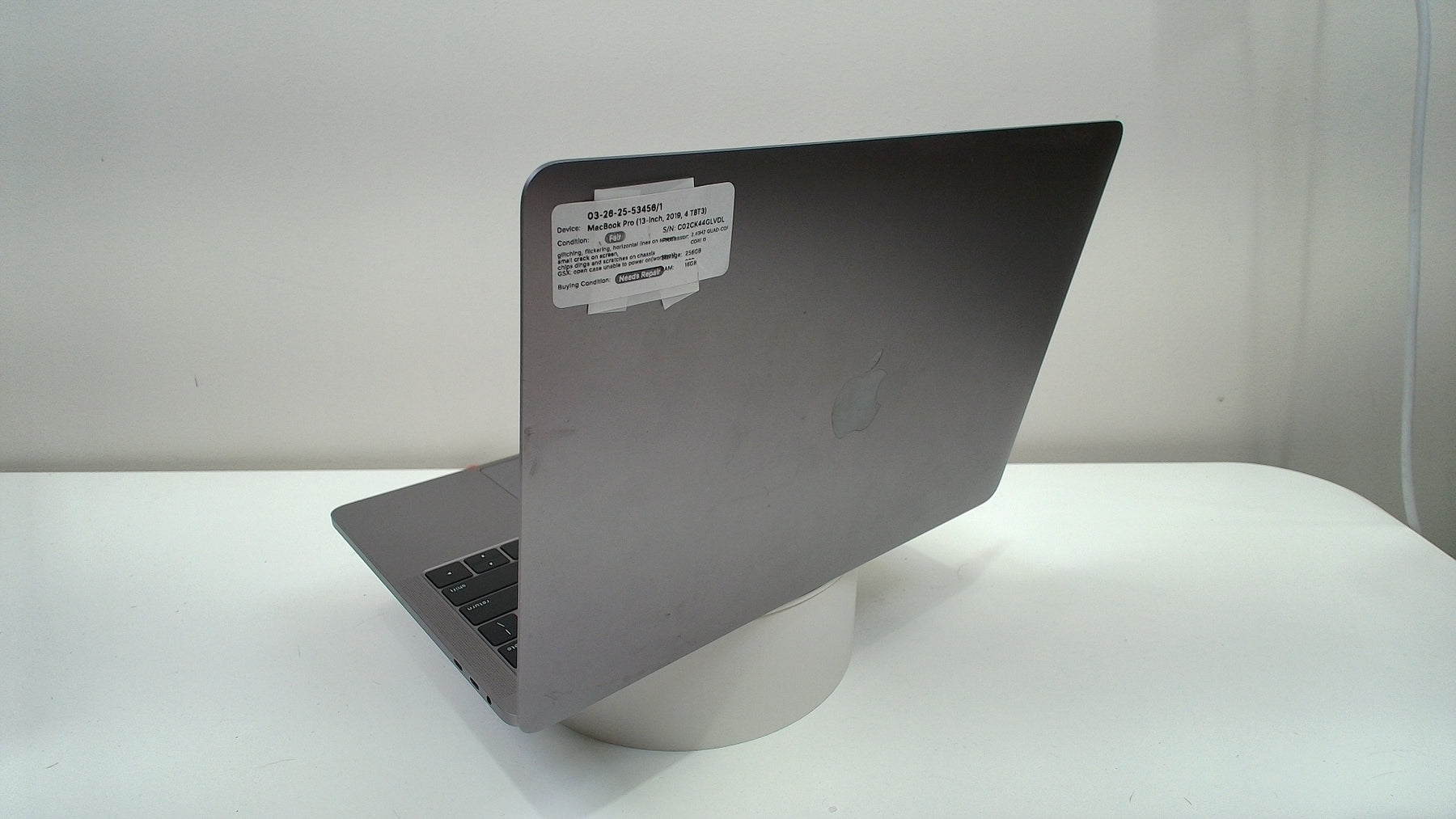 MacBook Pro (13-inch, 2019, 4 TBT3)‎ (Read Description)