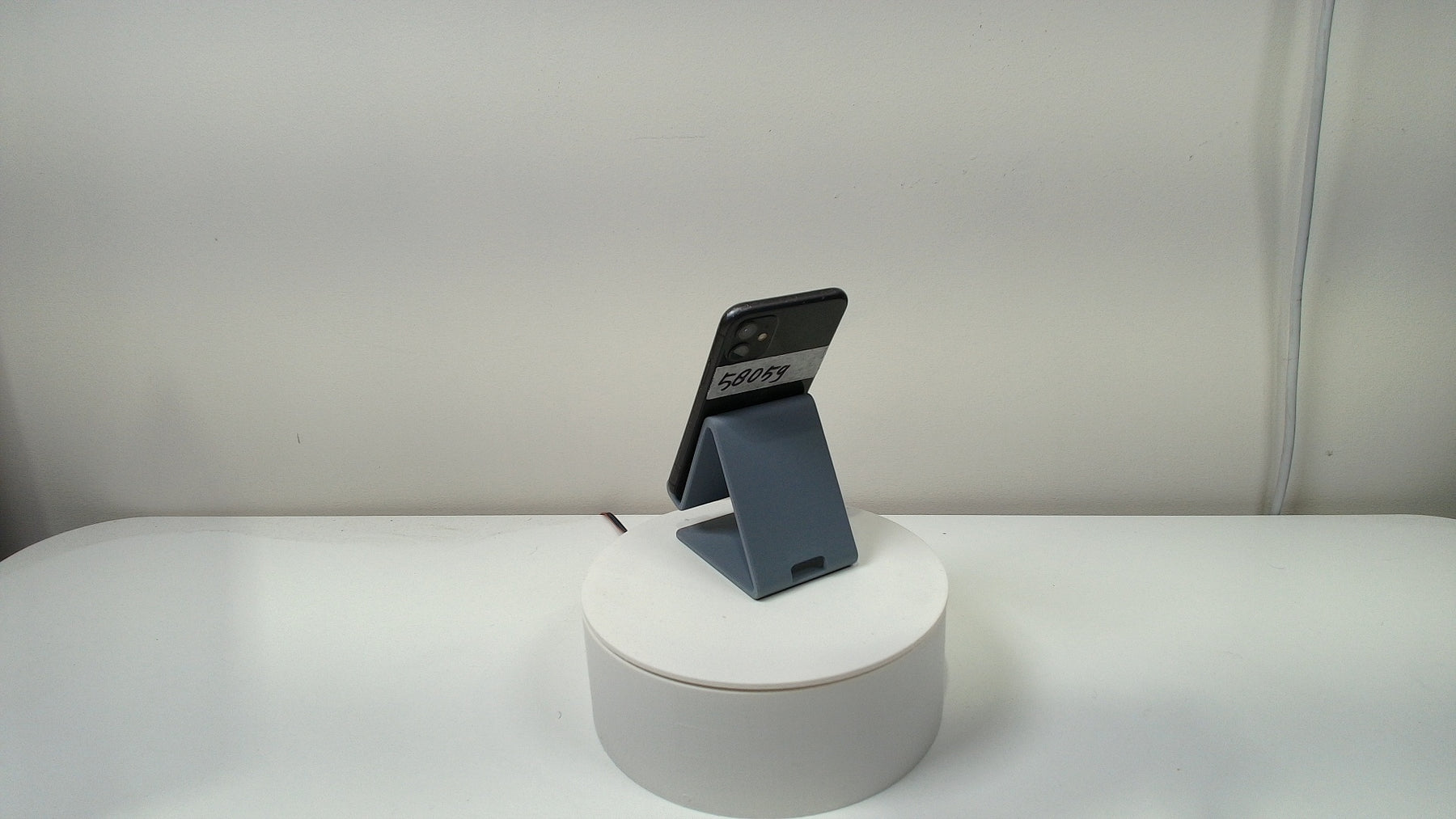 iPhone 11  (Read Description)