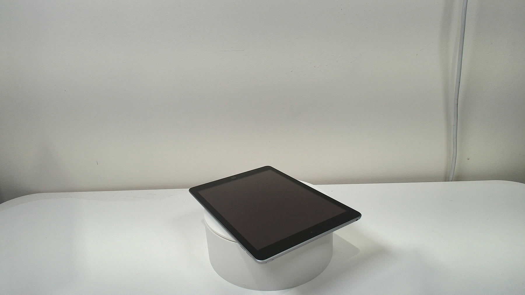 iPad (5th gen) Wi-Fi‎ Gray (Read Description)