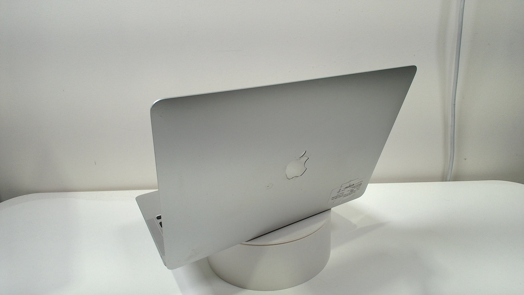 MacBook Pro 13 inch Touchbar 2020 (M1) (Read Description)