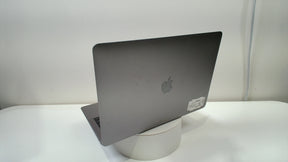 MacBook Air 13 inch retina 2018 (Read Description)