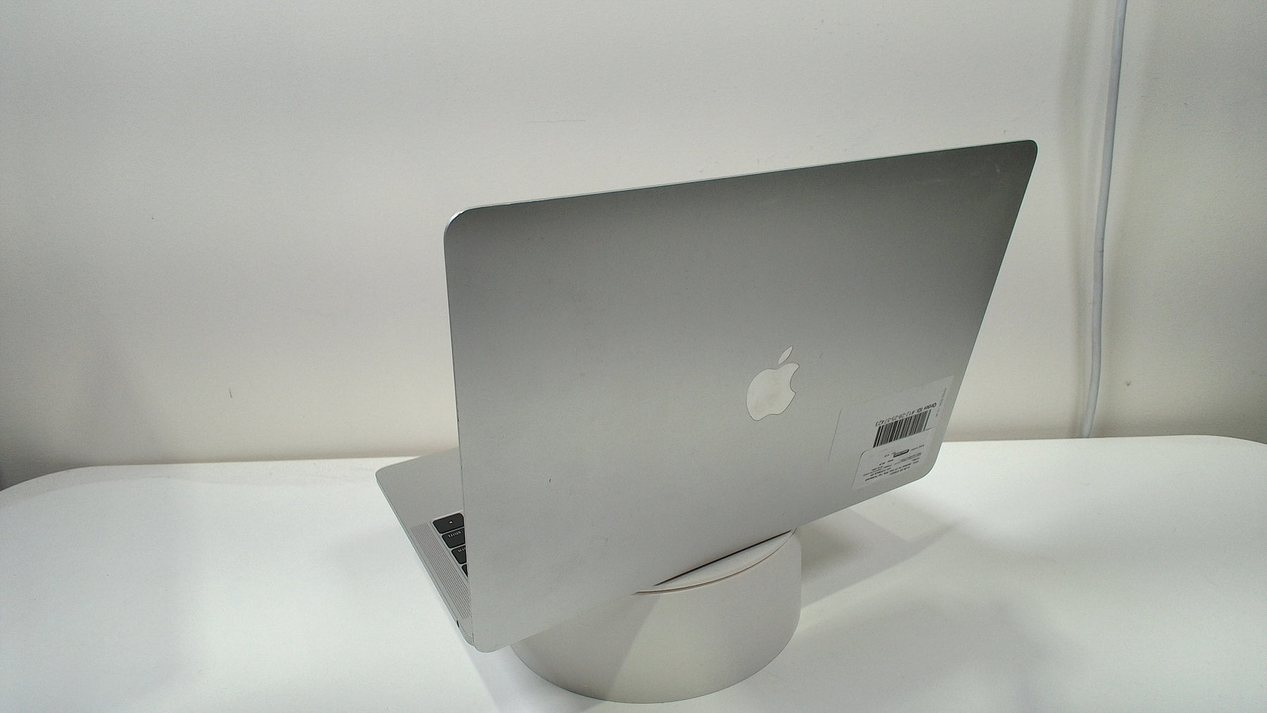 MacBook Pro (13-inch, 2019, Two Thunderbolt 3 ports) (Read Description)