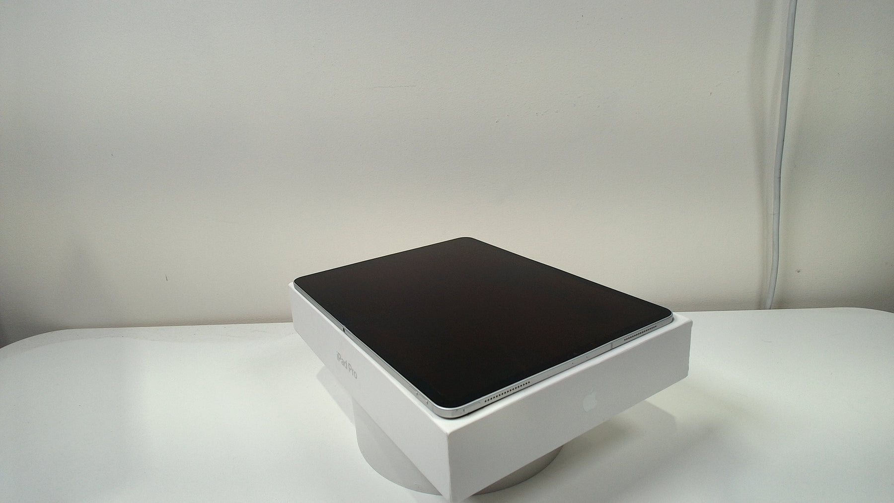 iPad Pro 12.9 inch, 3rd Gen, Cellular‎ (Read Description)