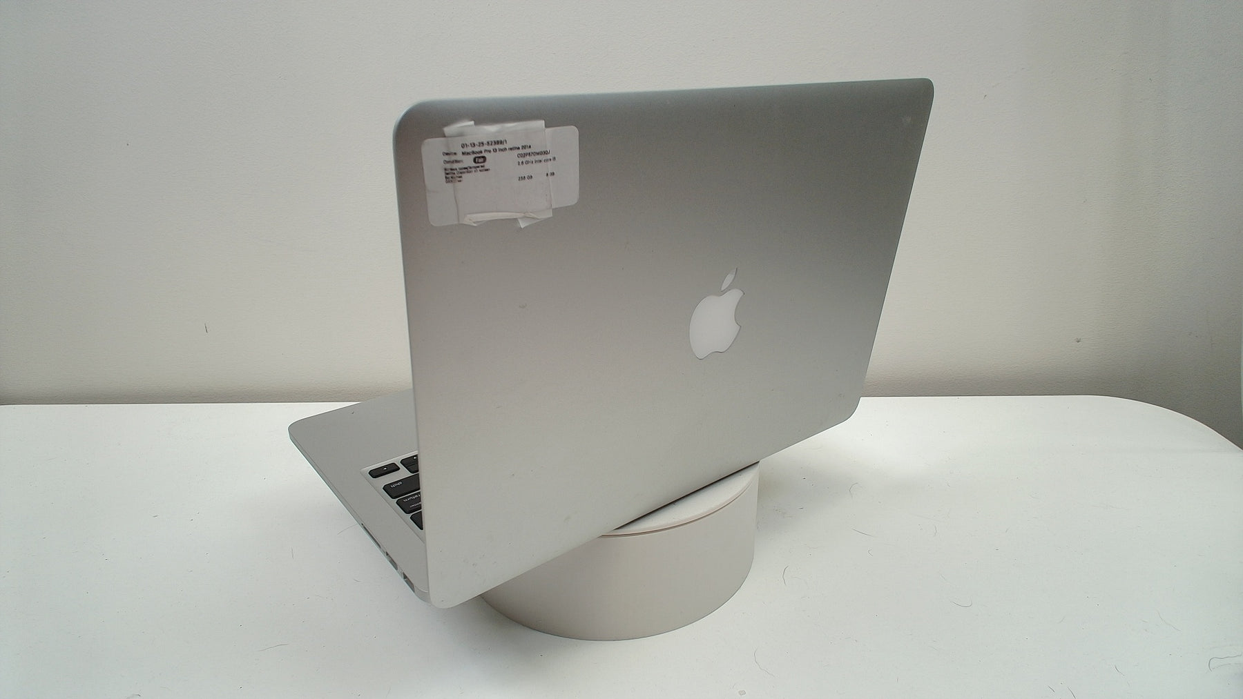 MacBook Pro 13 inch retina 2014 (Read Description)