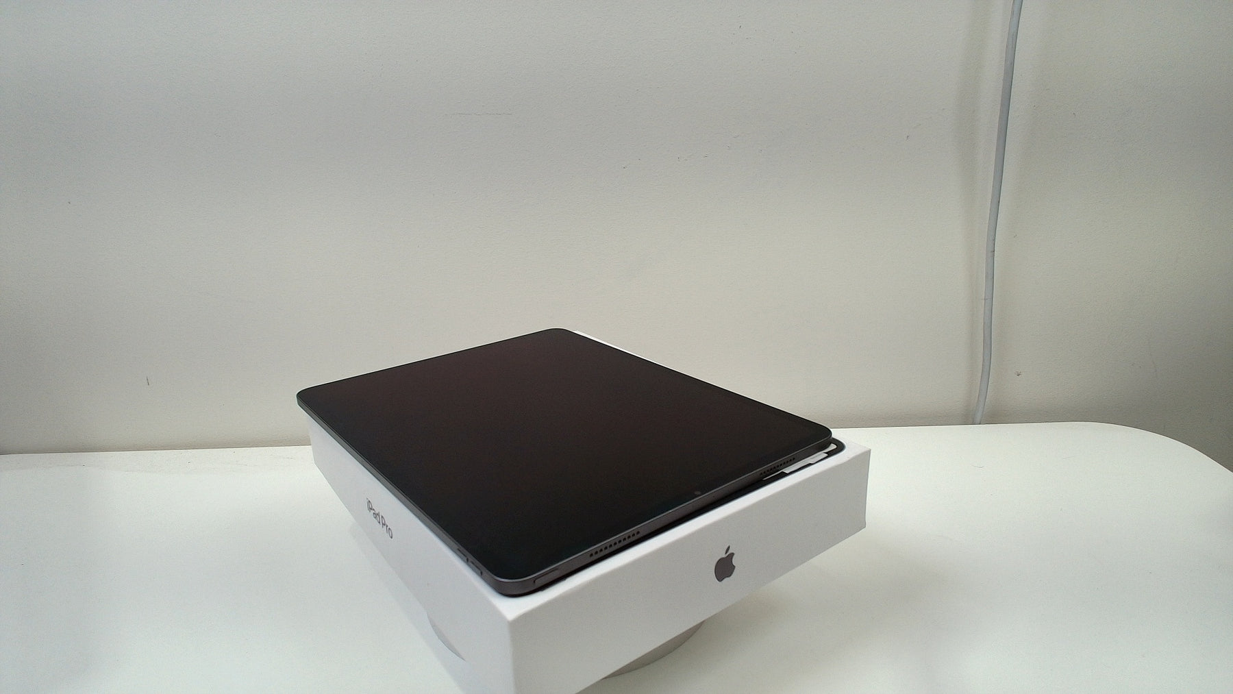 Ipad pro 12.9-inch, 5th Gen, Wi-Fi‎ (Read Description)