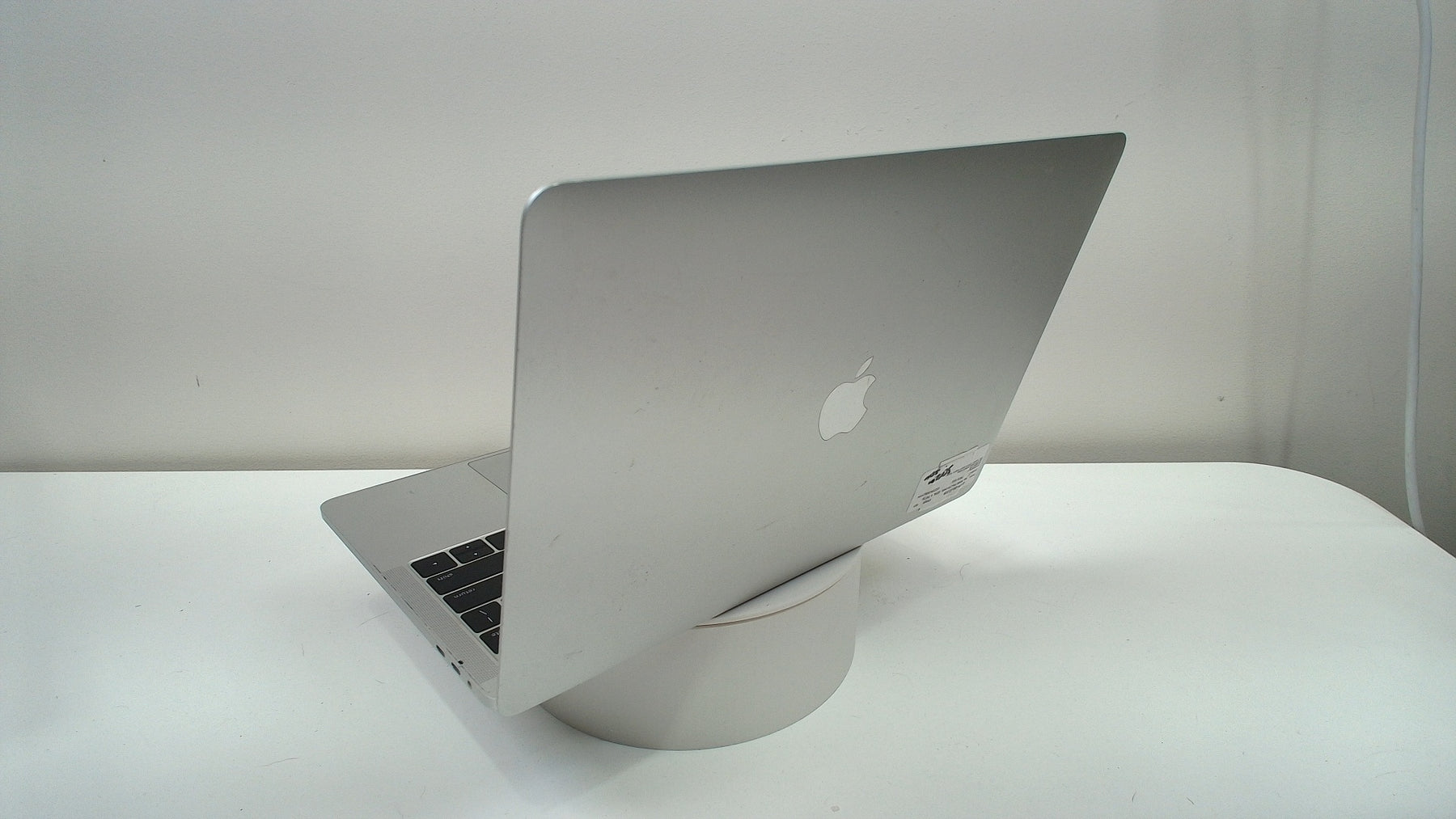 MacBook Pro (13-inch, 2016, 4 TBT3)‎ (Read Description)