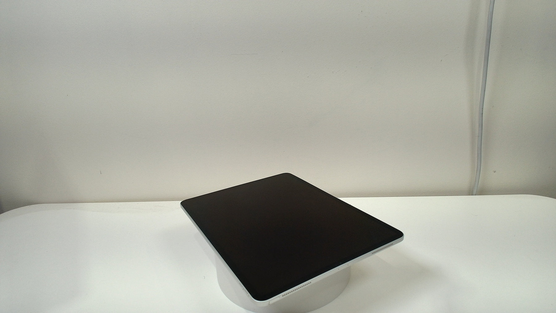 iPad Pro 12.9 Inch, 3rd Gen Wi-Fi‎ (Read Description)