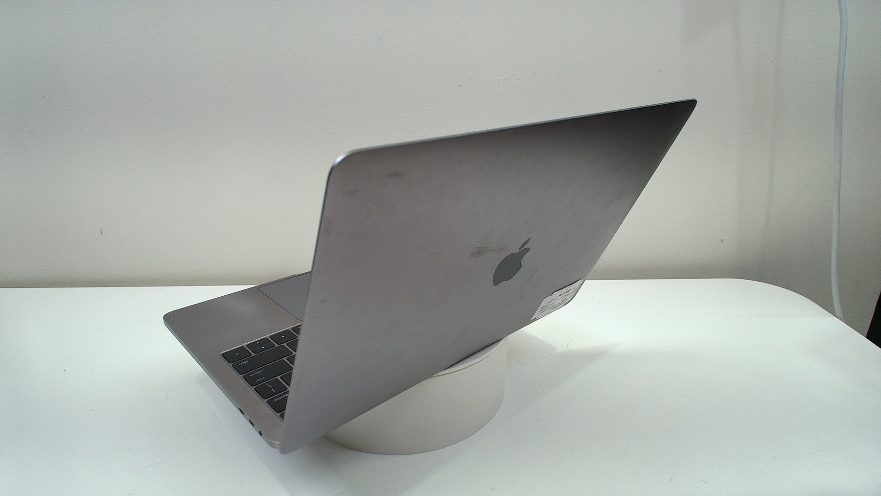 MacBook Pro (13-inch, 2016, 4 TBT3)‎ (Read Description)