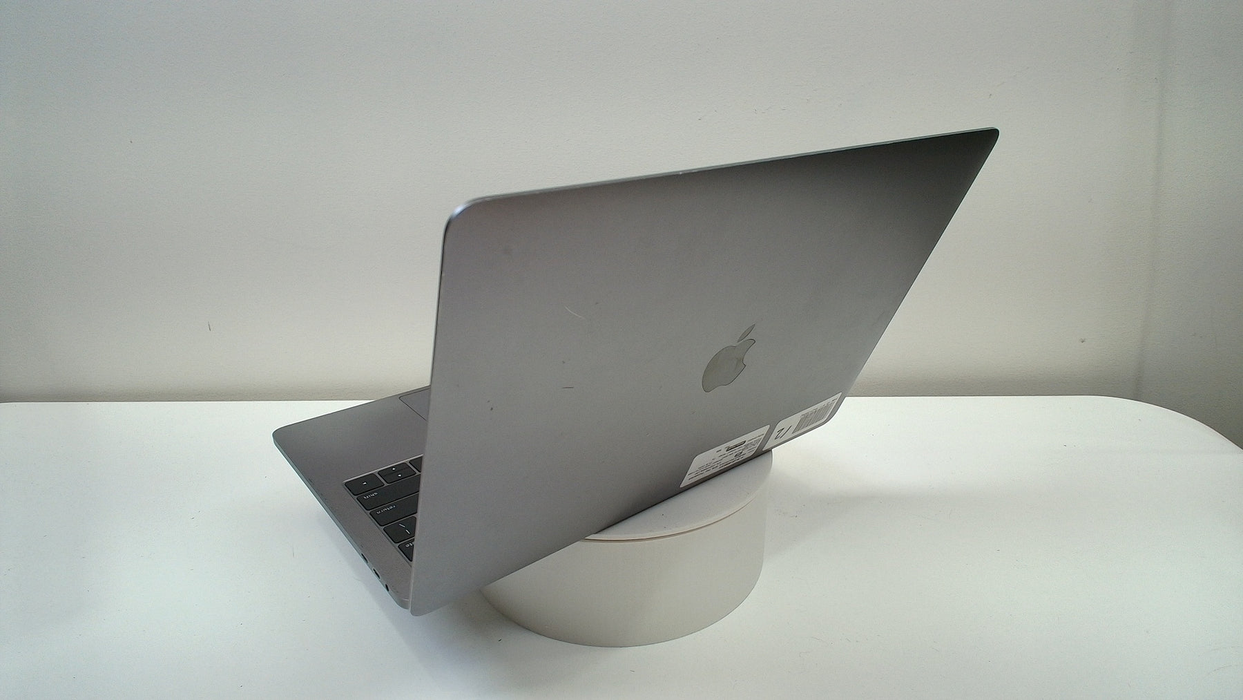 MacBook Pro (13-inch, 2019, Four Thunderbolt 3 ports) (Read Description)