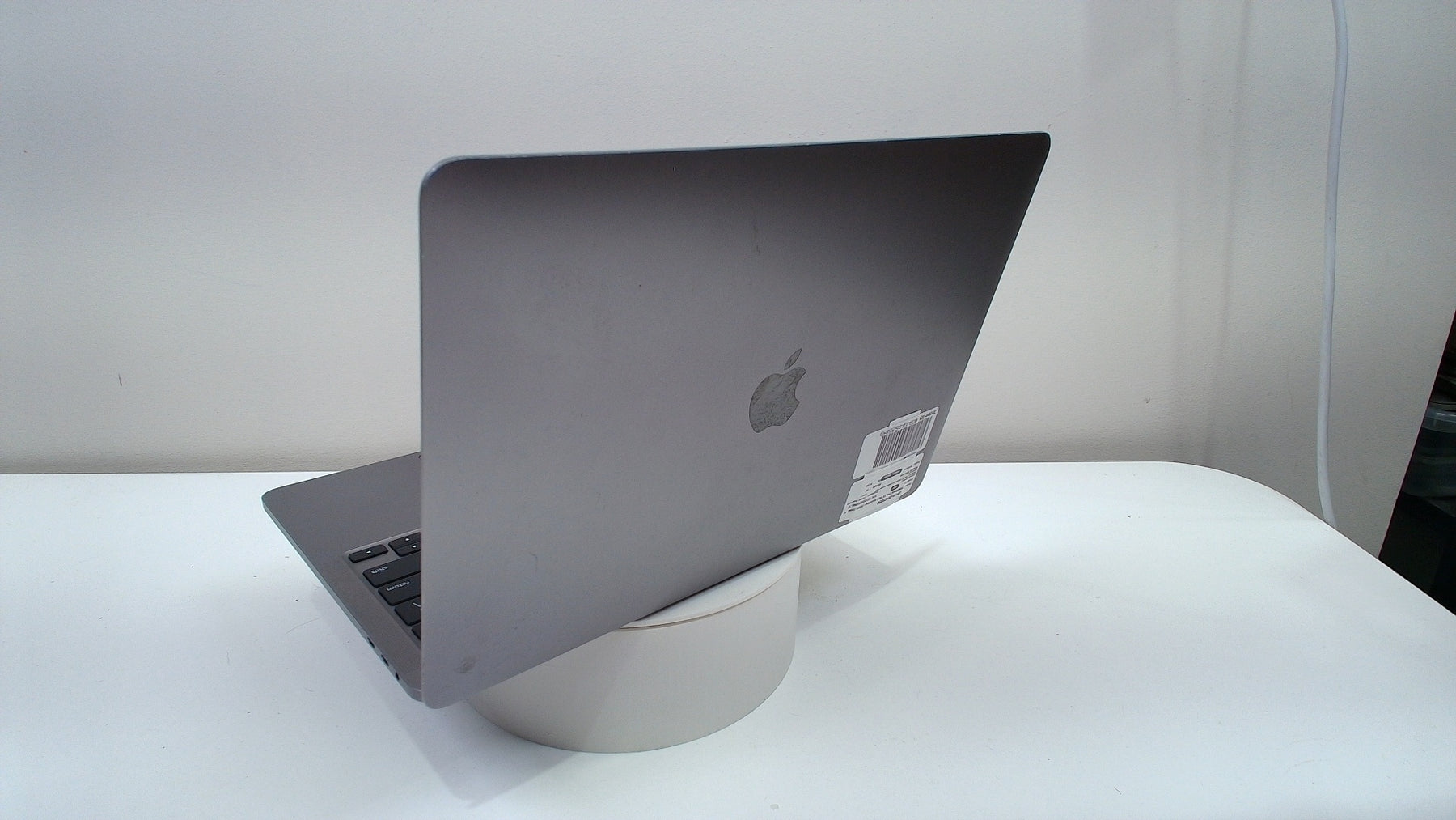 MacBook Pro 13 inch touchbar 2020 (Intel, 4 Thunderbolt Ports) (Read Description)
