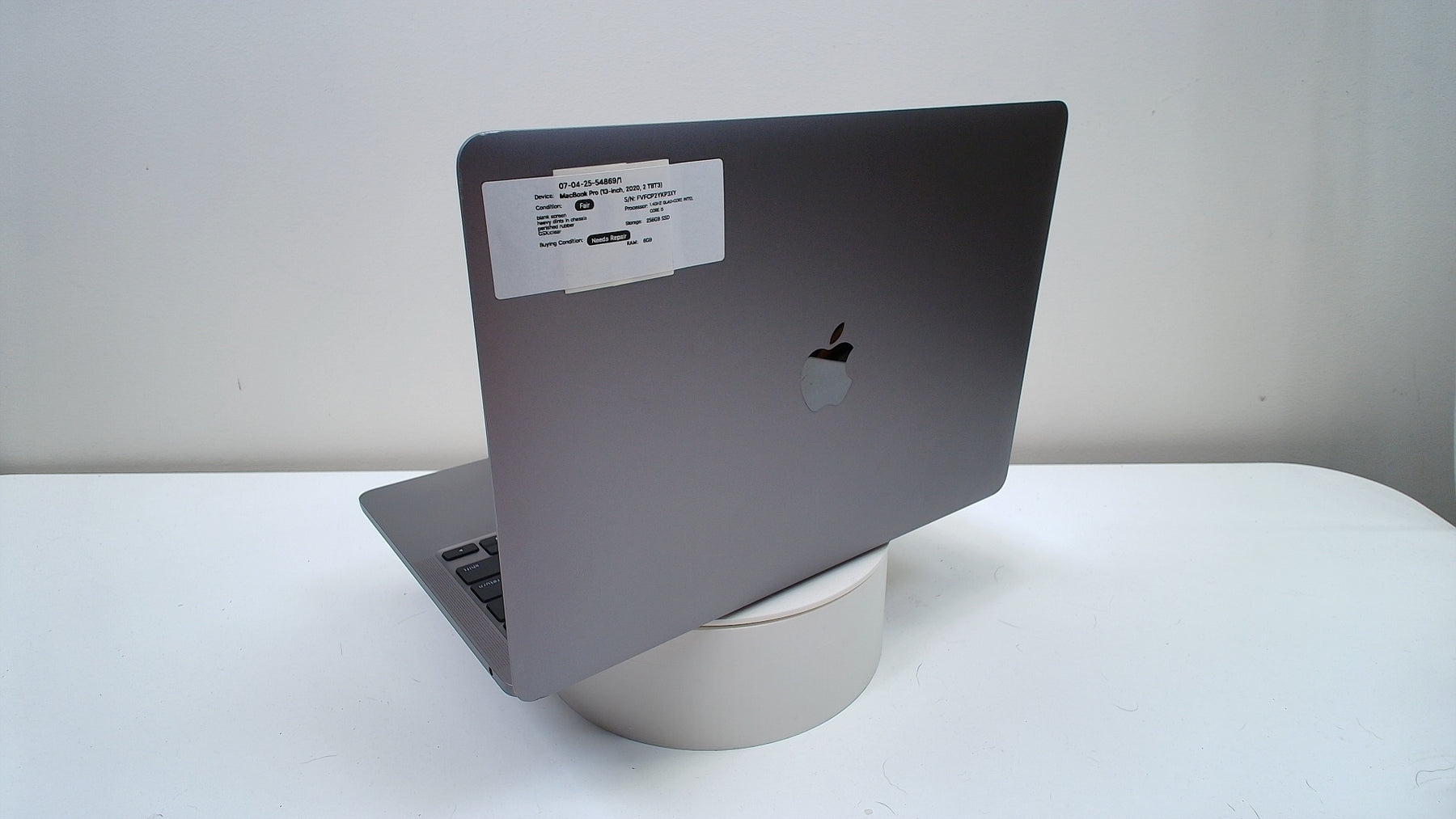 MacBook Pro 13-inch 2020 T3ポートx 2 ムスビー｜MacBook Pro 13インチ 2020 Thunderbolt 3ポートx2 8GB