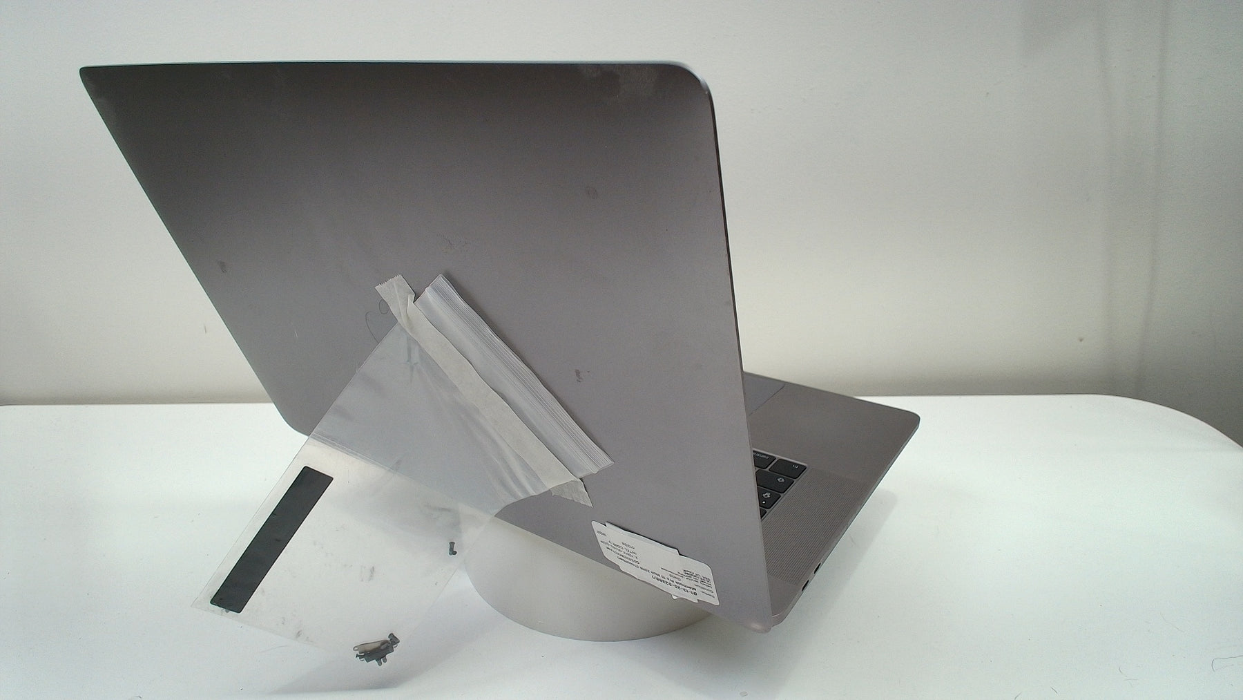 MacBook Pro 15 inch 2016 (Touchbar) (Read Description)