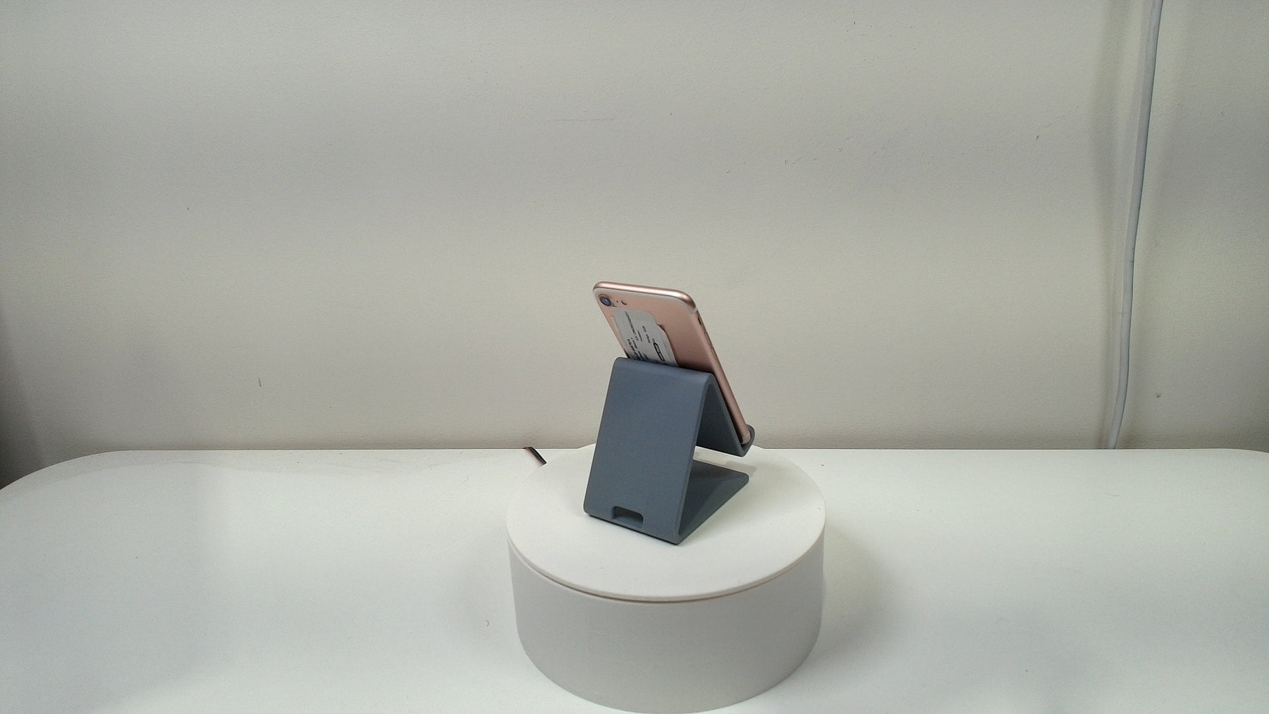 Apple iPhone - iPhone 7 (Read Description)
