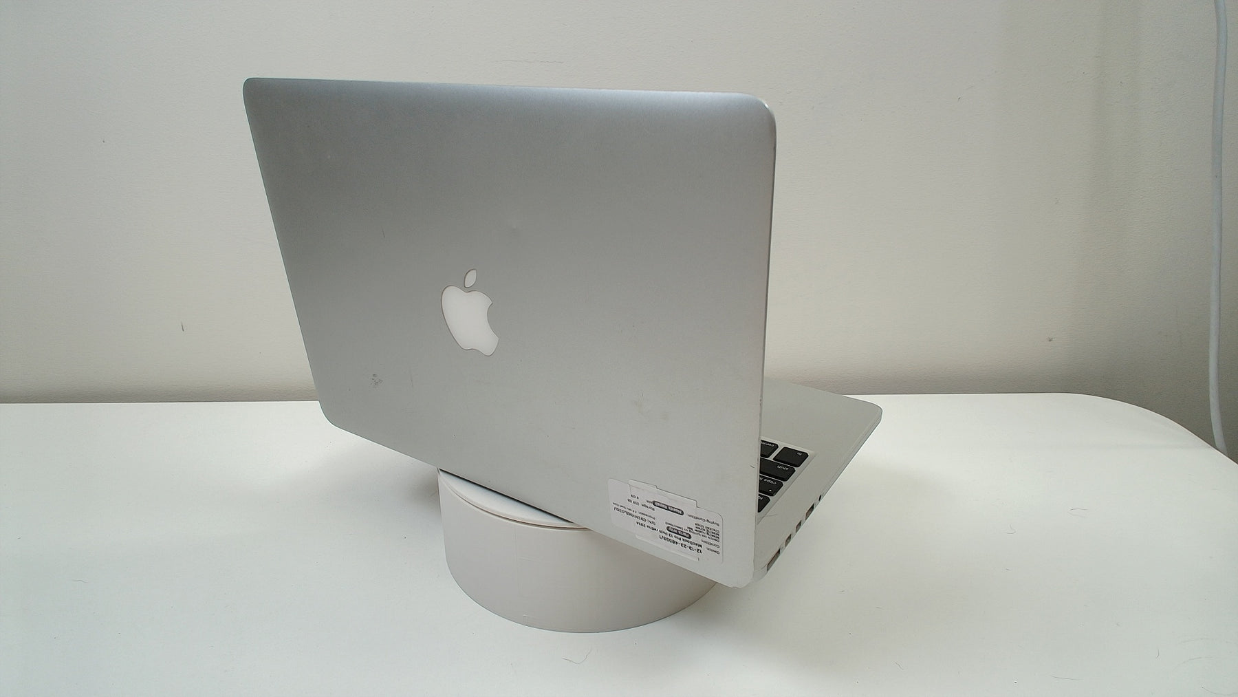 MacBook Pro 13 inch retina 2014 (Read Description)