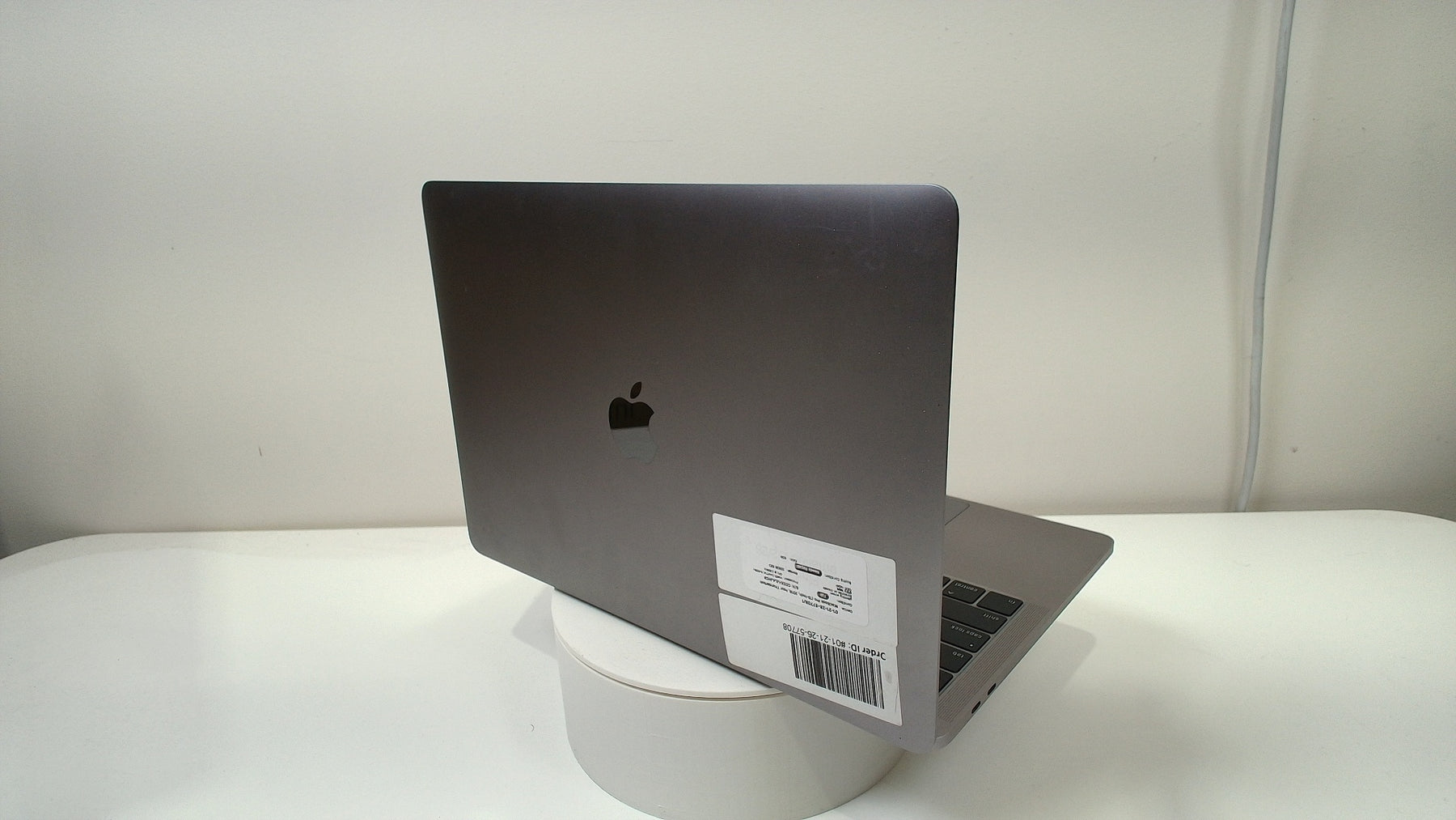 MacBook Pro (13-inch, 2018, Four Thunderbolt 3 Ports) (Read Description)