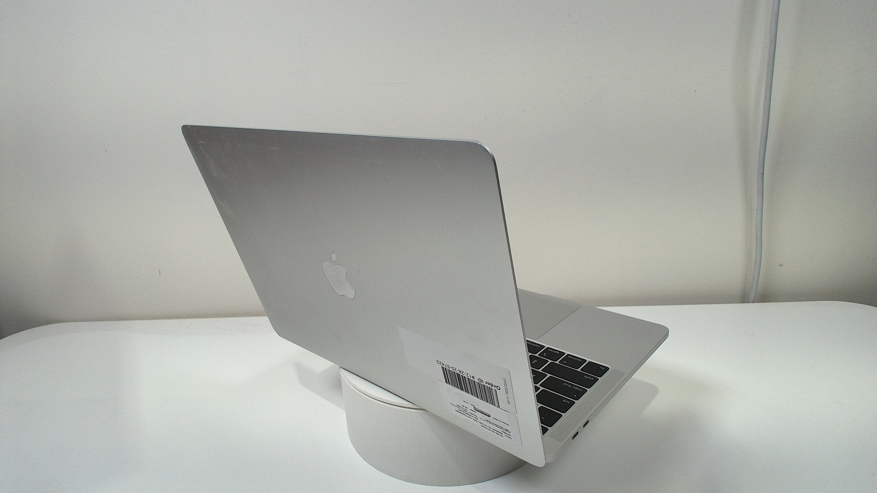 MacBook Pro (13-inch, 2019, Two Thunderbolt 3 ports) (Read Description)