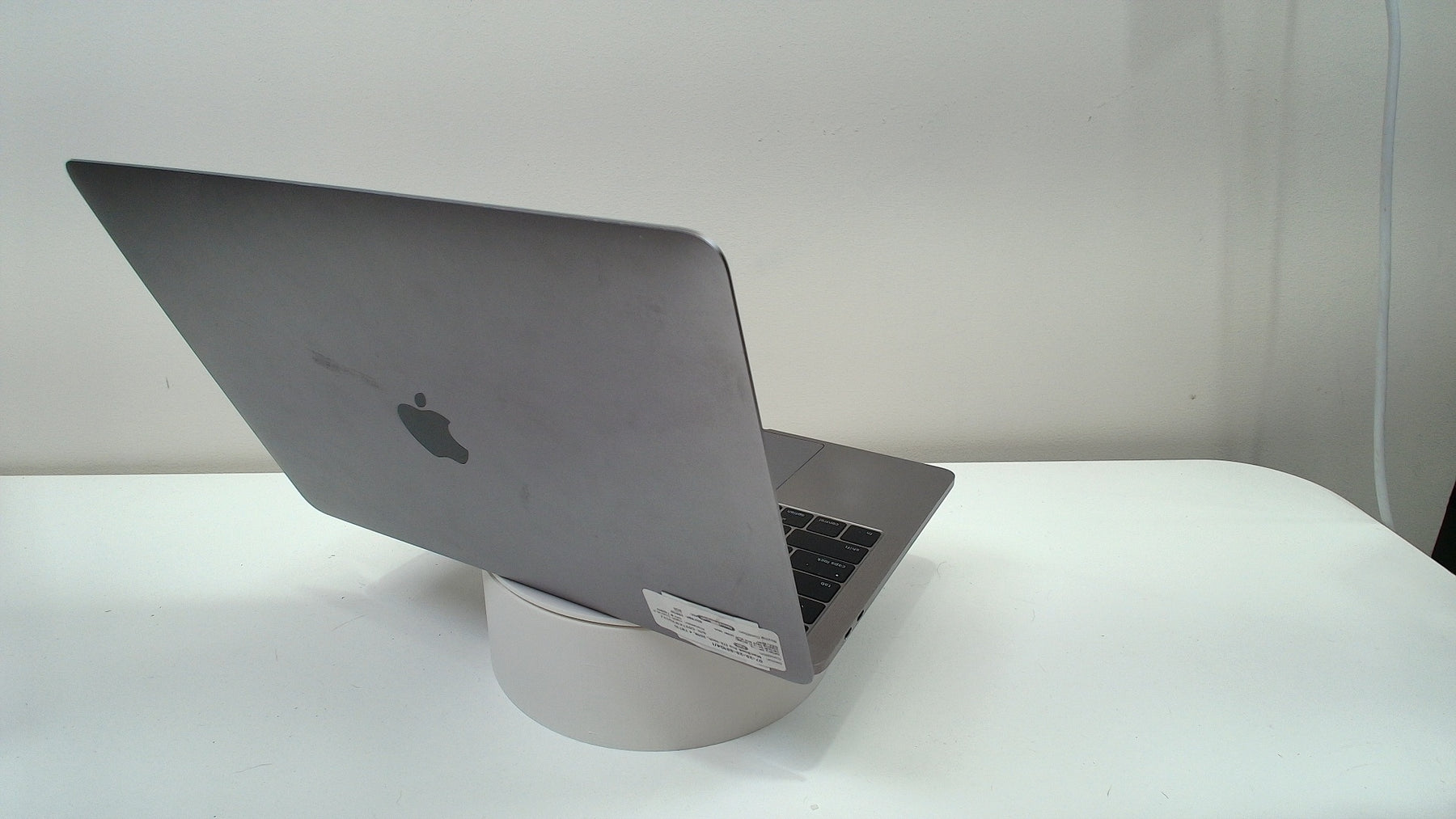 MacBook Pro (13-inch, 2016, 4 TBT3)‎ (Read Description)