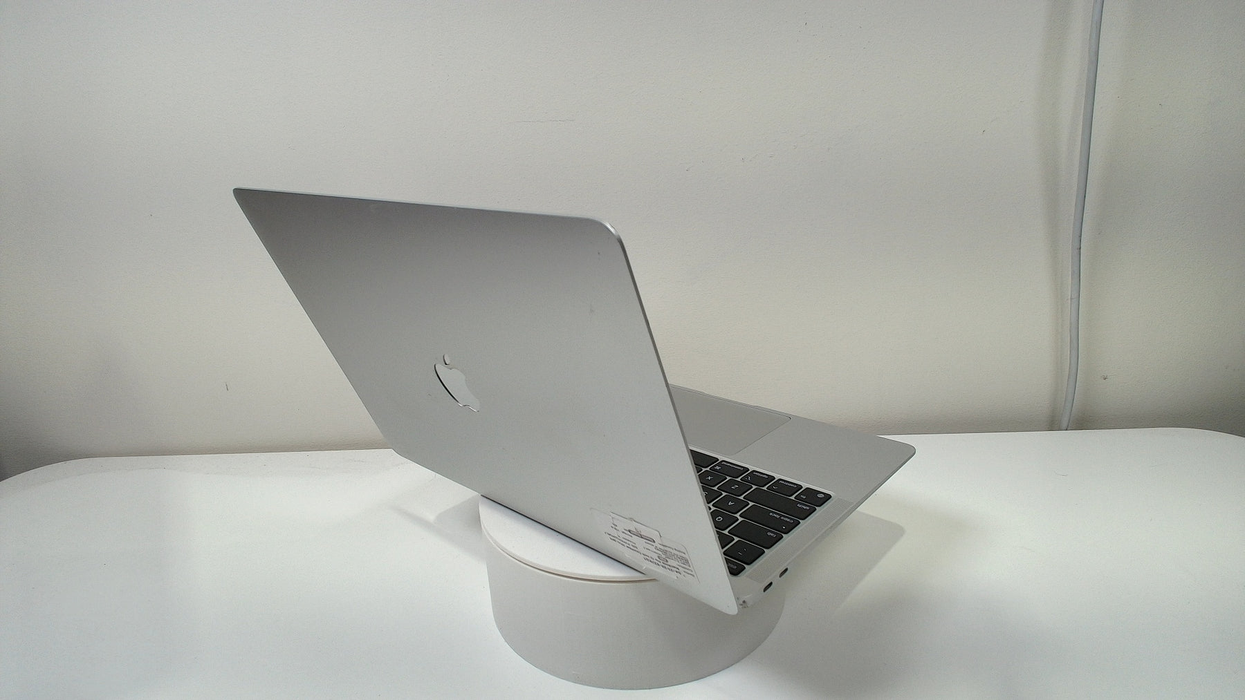 MacBook Pro 13 inch Touchbar 2020 (M1) (Read Description)