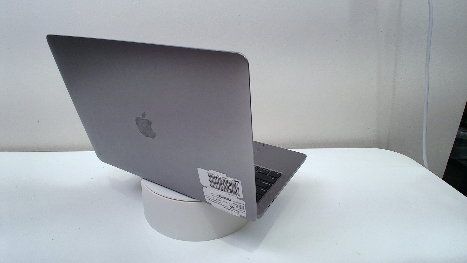 MacBook Pro 13 inch touchbar 2020 (Intel, 4 Thunderbolt Ports) (Read Description)