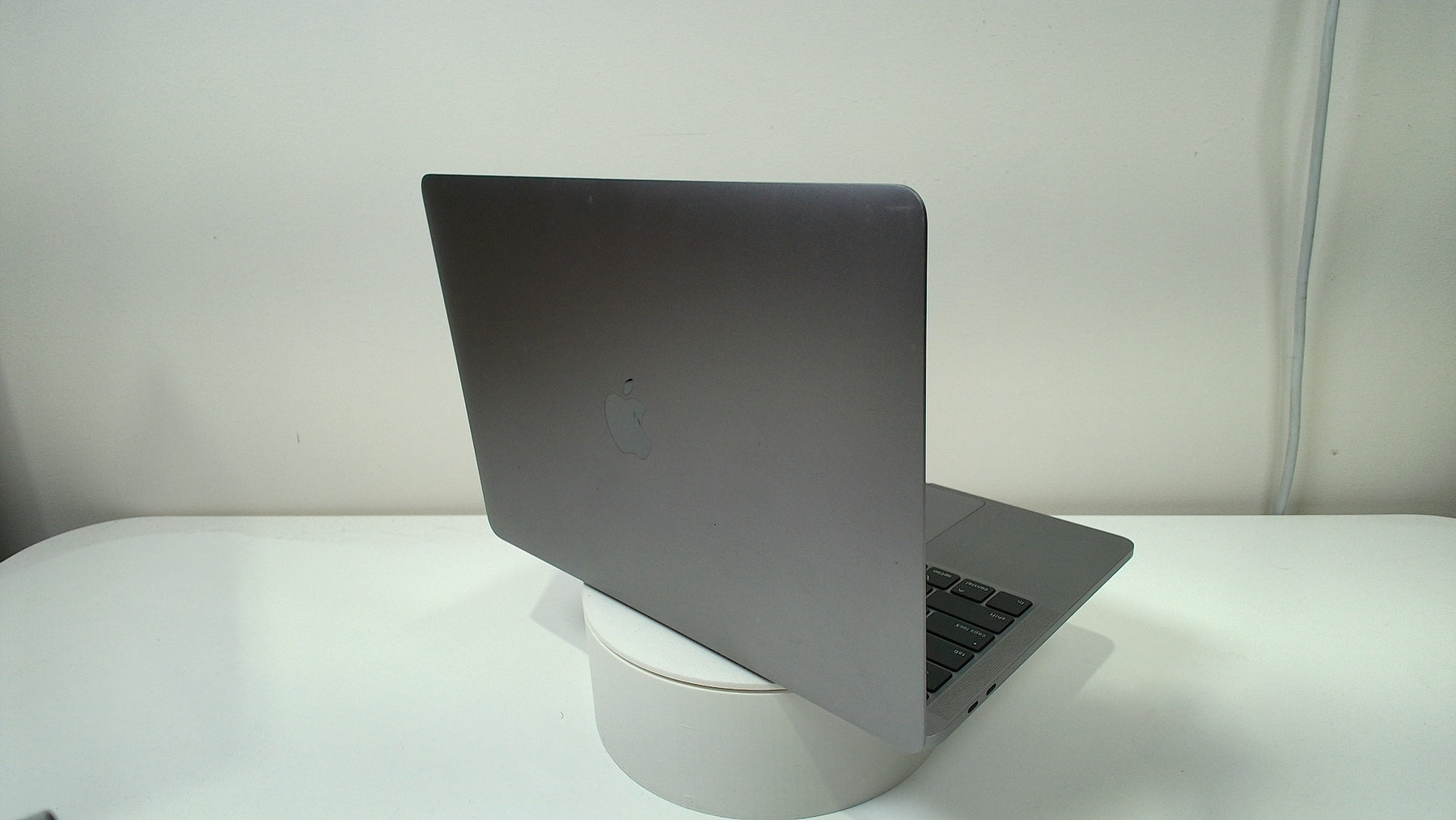 MacBook Pro 13 inch Touchbar 2020 (Intel, 2 Thunderbolt Ports) (Read Description)