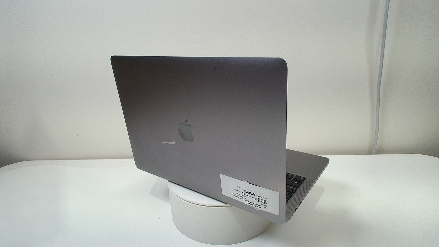 MacBook Pro (13-inch, M1, 2020, touchbar)‎ (Read Description)