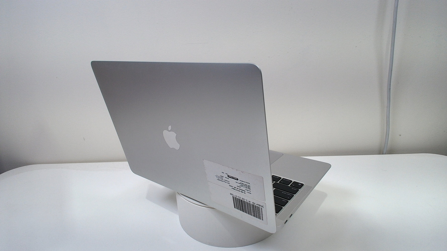 MacBook Air (M1, 2020) (Read Description)