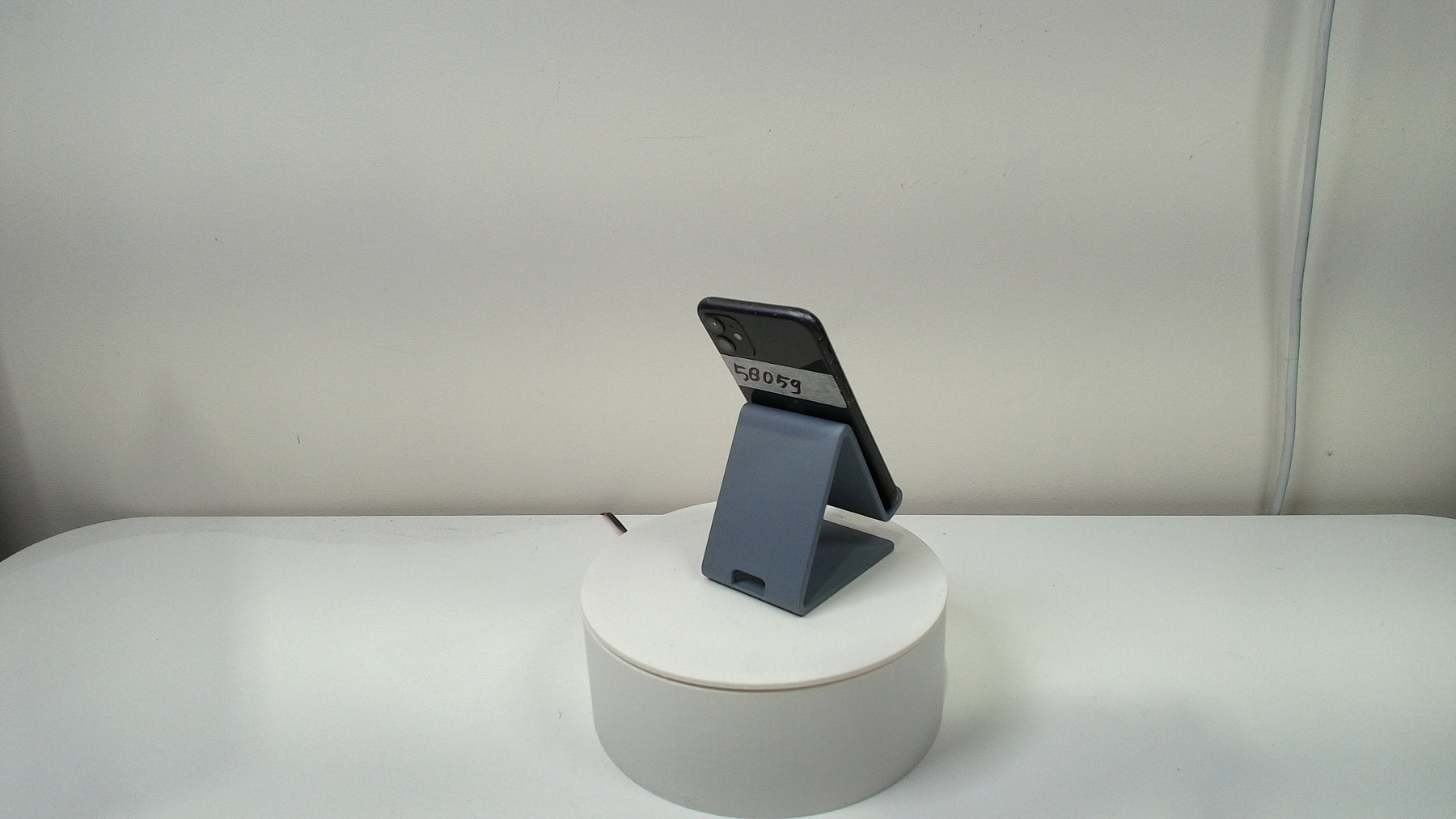 iPhone 11  (Read Description)