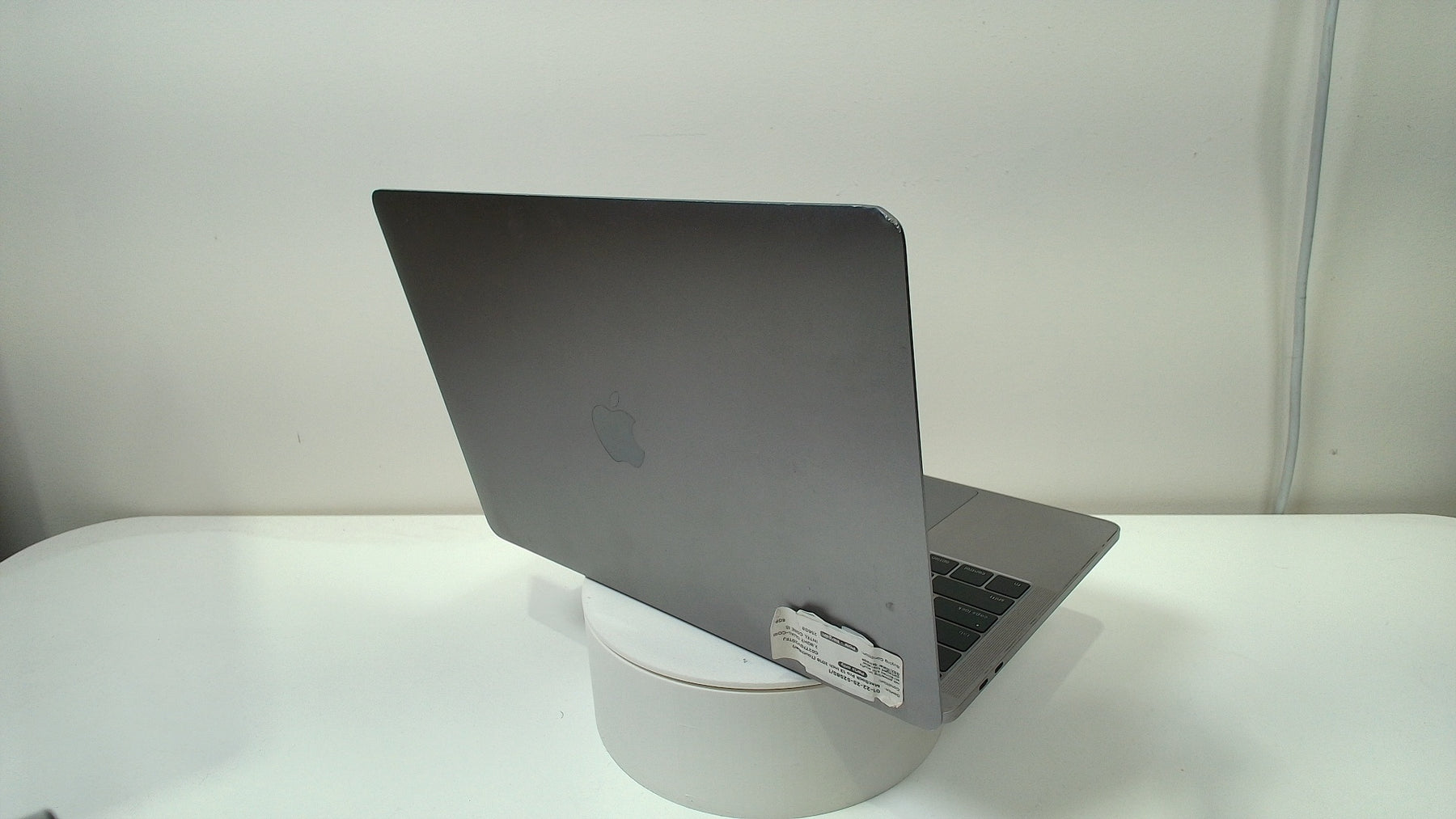 MacBook Pro 13 inch 2016 (Touchbar) (Read Description)
