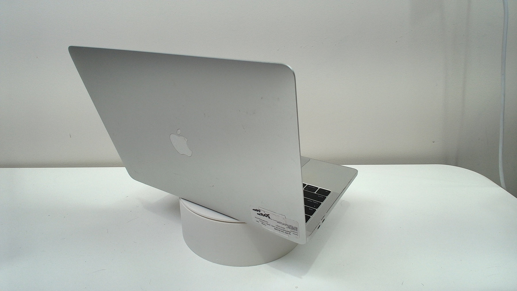 MacBook Pro (13-inch, 2016, 4 TBT3)‎ (Read Description)
