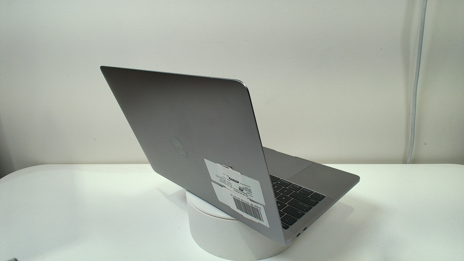 MacBook Pro (13-inch, 2017, Two Thunderbolt 3 ports) (Read Description)