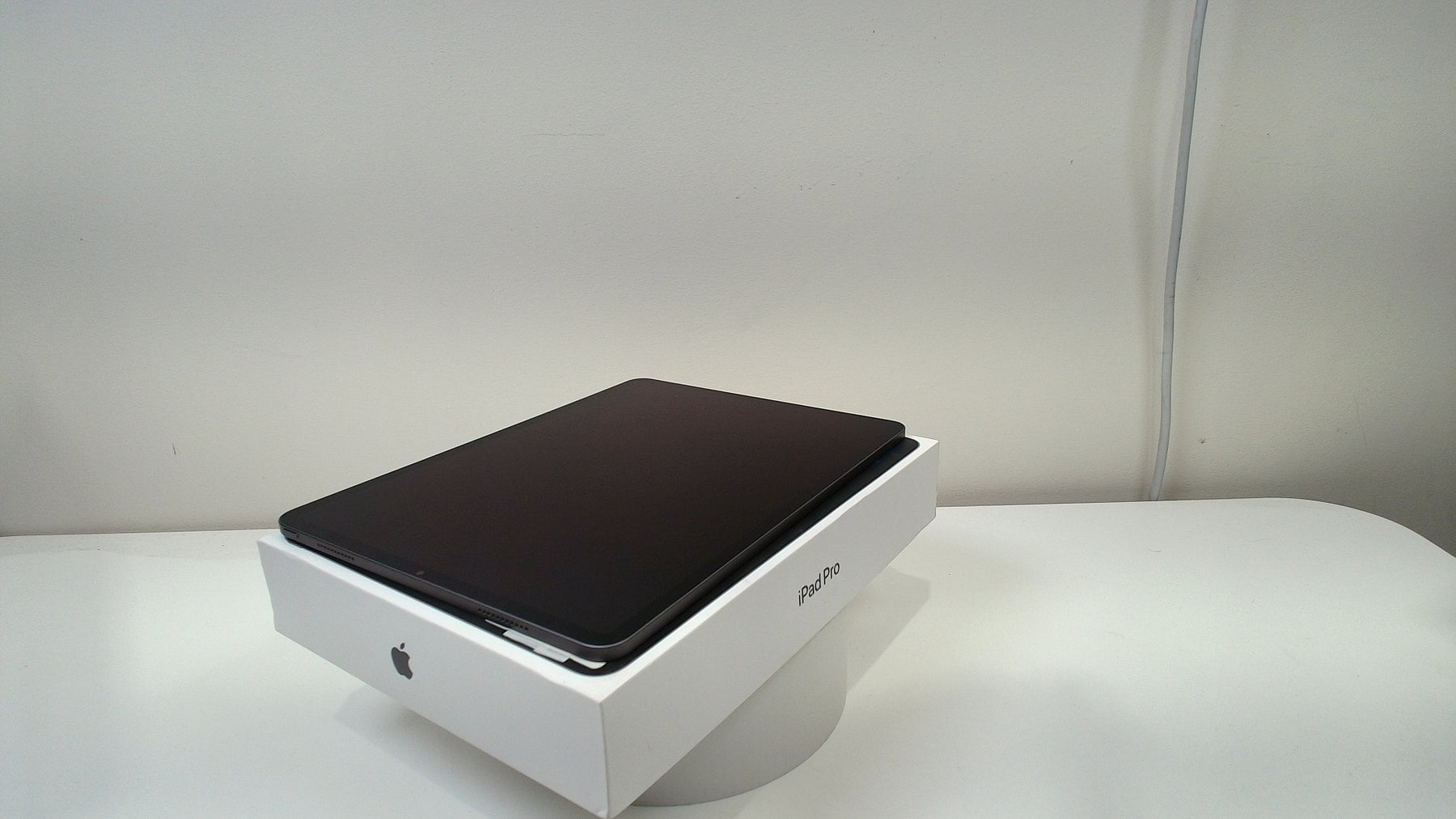 Ipad pro 12.9-inch, 5th Gen, Wi-Fi‎ (Read Description)