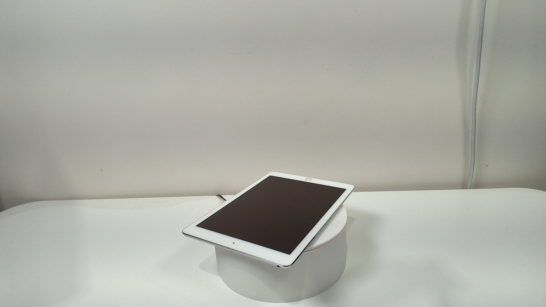 iPad Air 2 Wi-Fi‎ (Read Description)