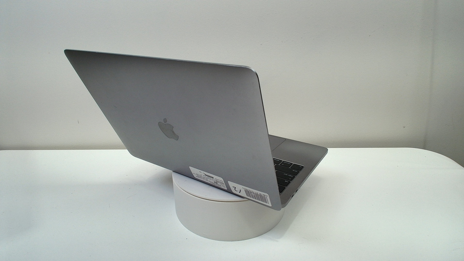 MacBook Pro (13-inch, 2019, Four Thunderbolt 3 ports) (Read Description)