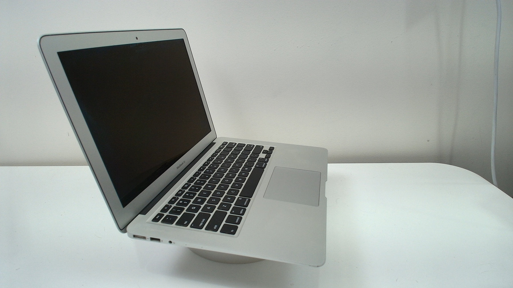 MacBook Air 13 inch 2014 (Read Description)