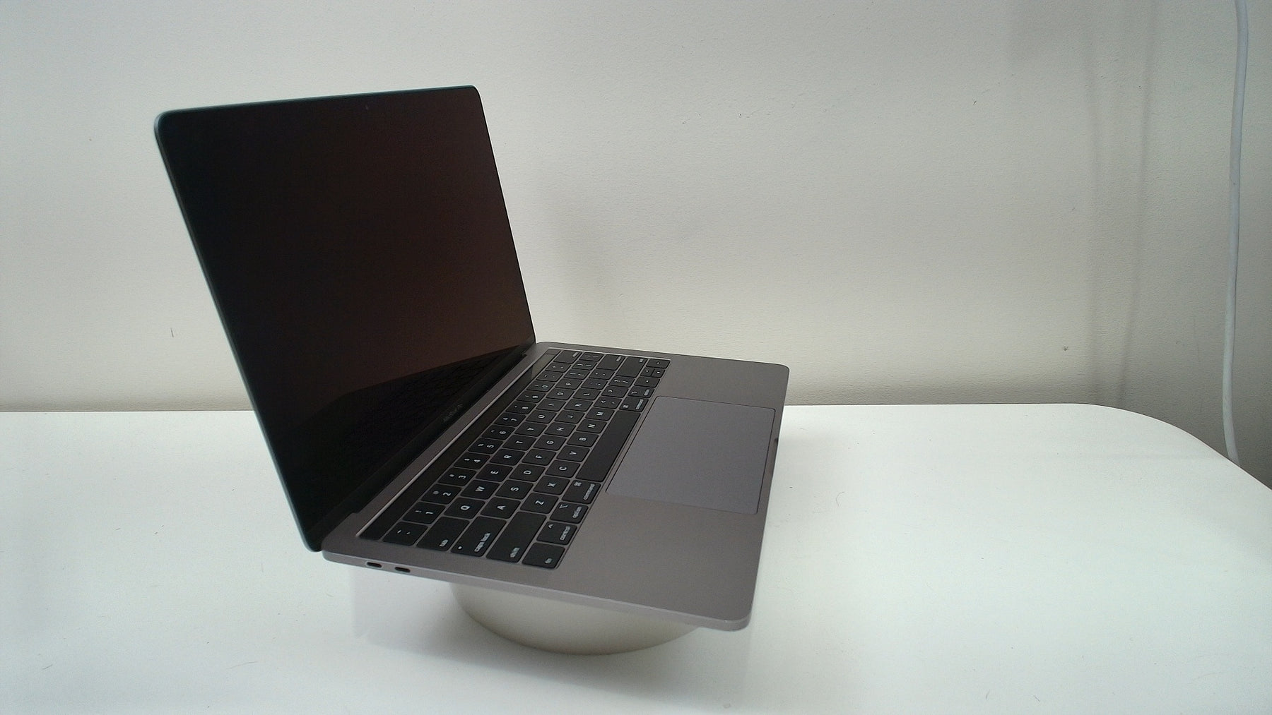 MacBook Pro (13-inch, 2019, 4 TBT3)‎ (Read Description)