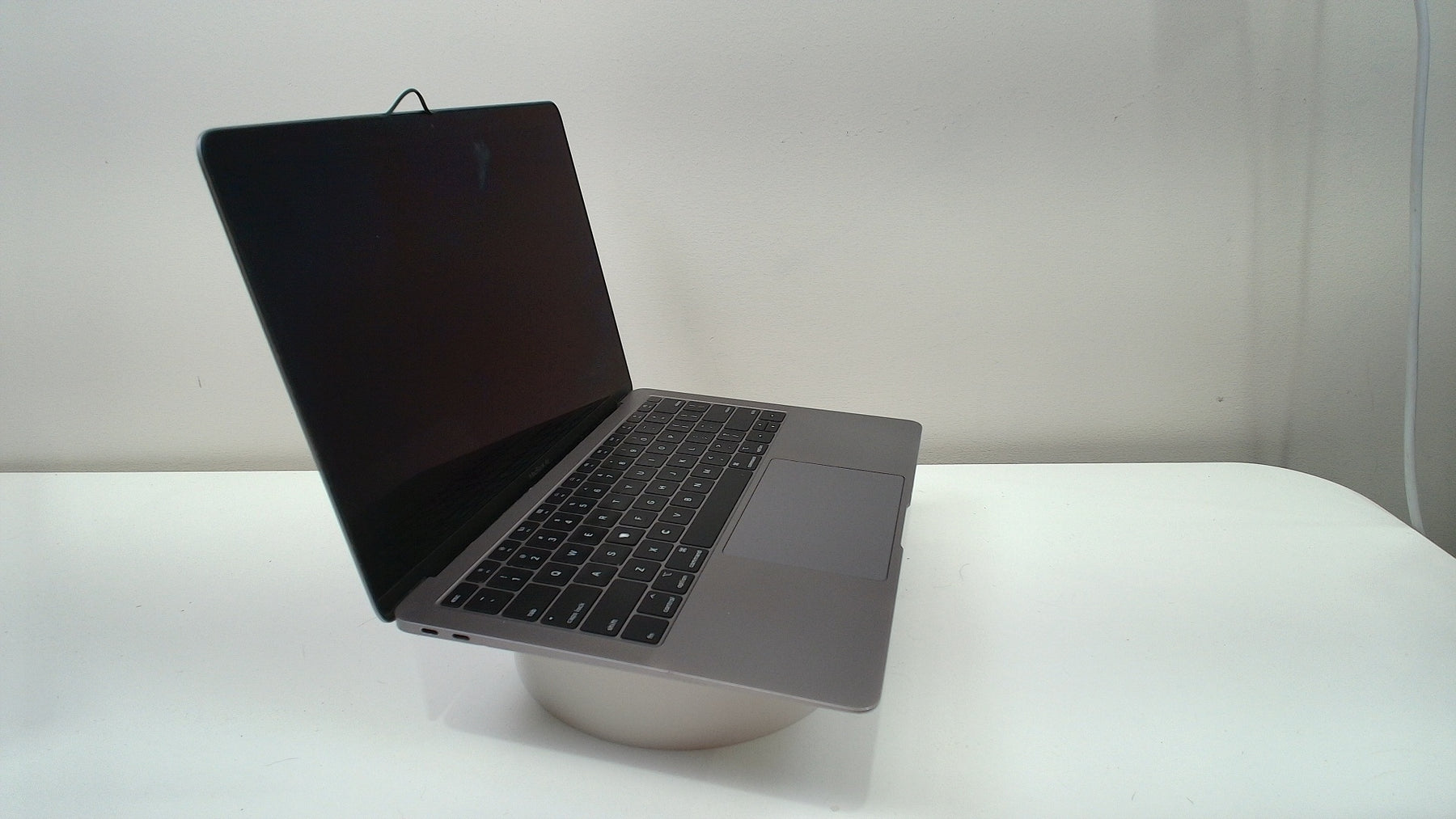 MacBook Air 13 inch retina 2018 (Read Description)