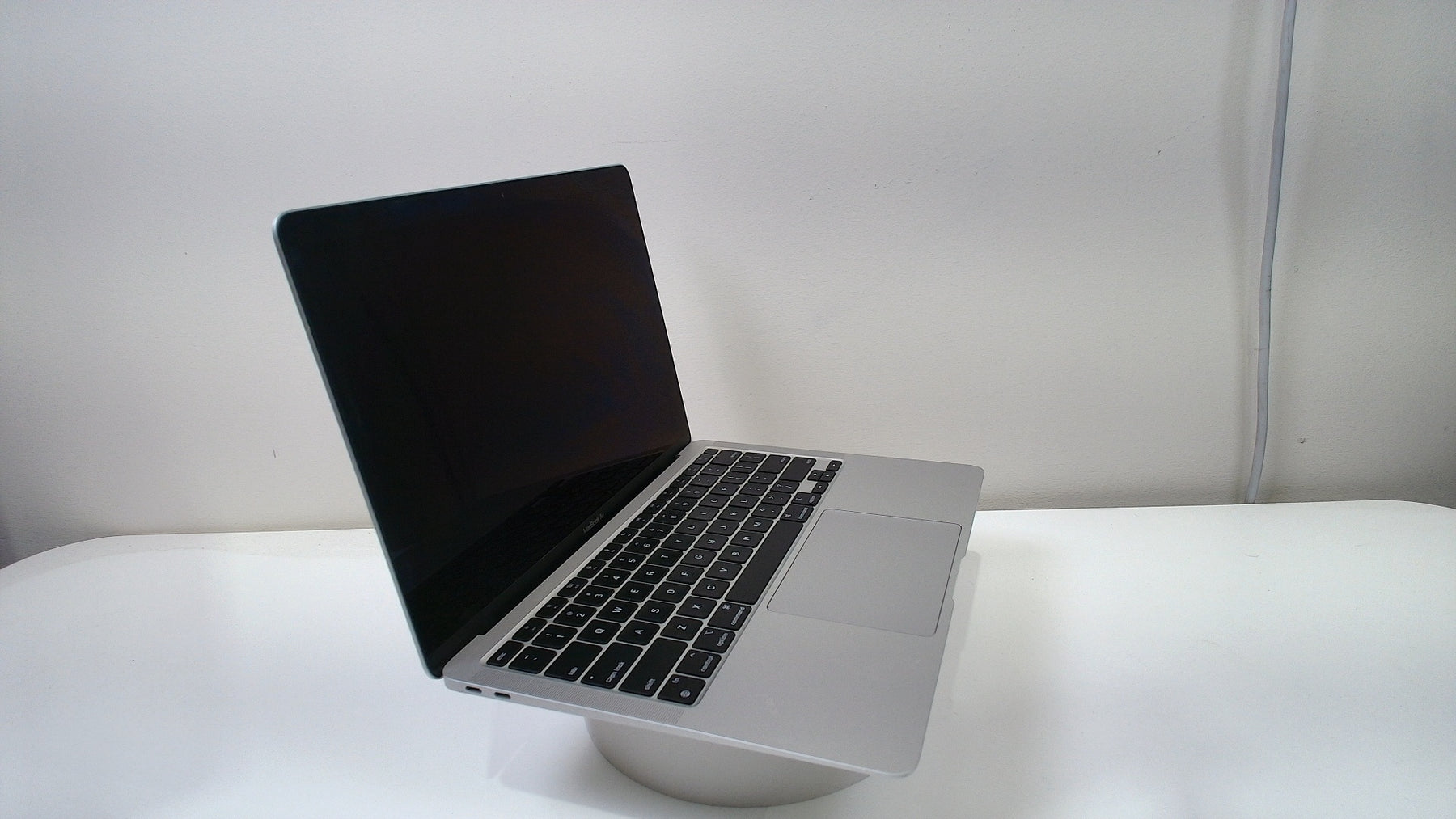 MacBook Air (M1, 2020) (Read Description)