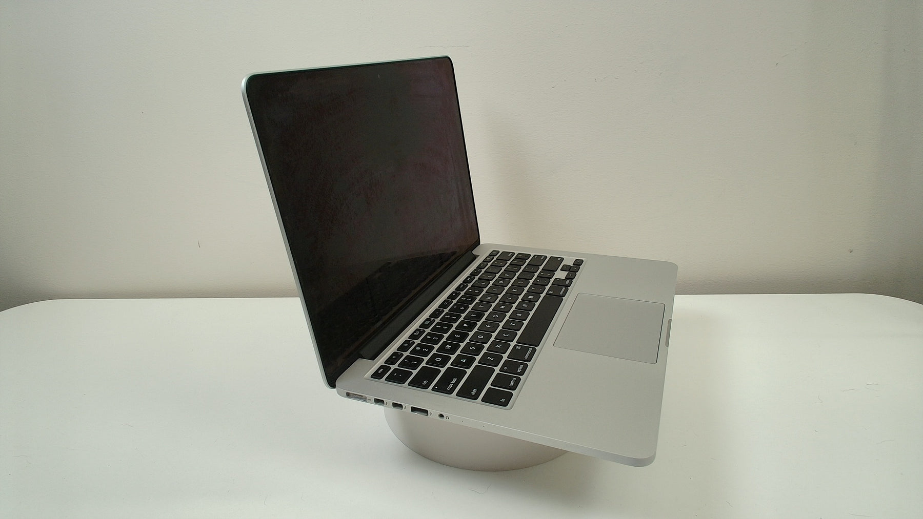 MacBook Pro (Retina, 13-inch,Early 2015)‎ (Read Description)