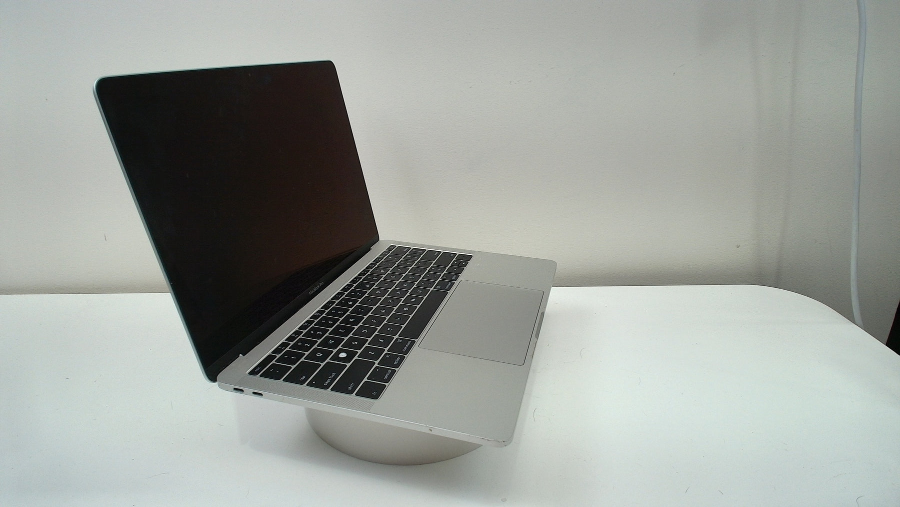 MacBook Air MacBook Pro (13-inch, 2017, 2 TBT3)‎ Silver (Read Description)