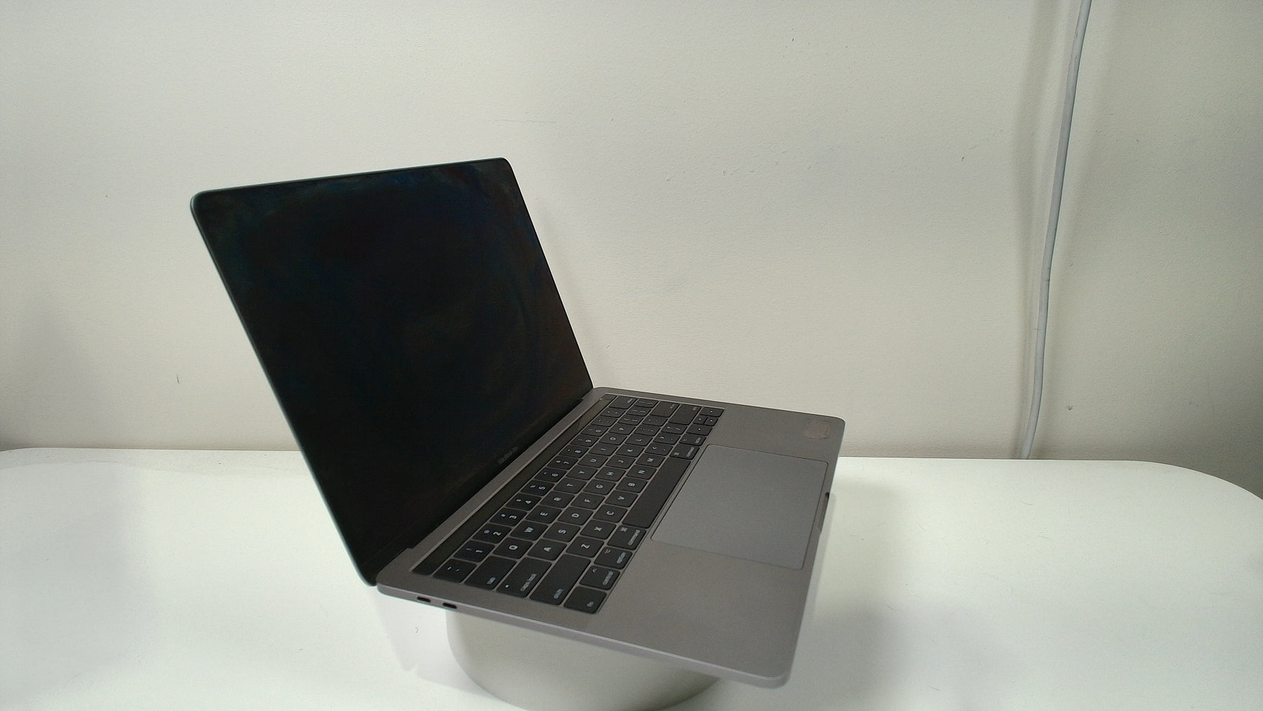 MacBook Pro (13-inch, 2017, 4 TBT3)‎ (Read Description)