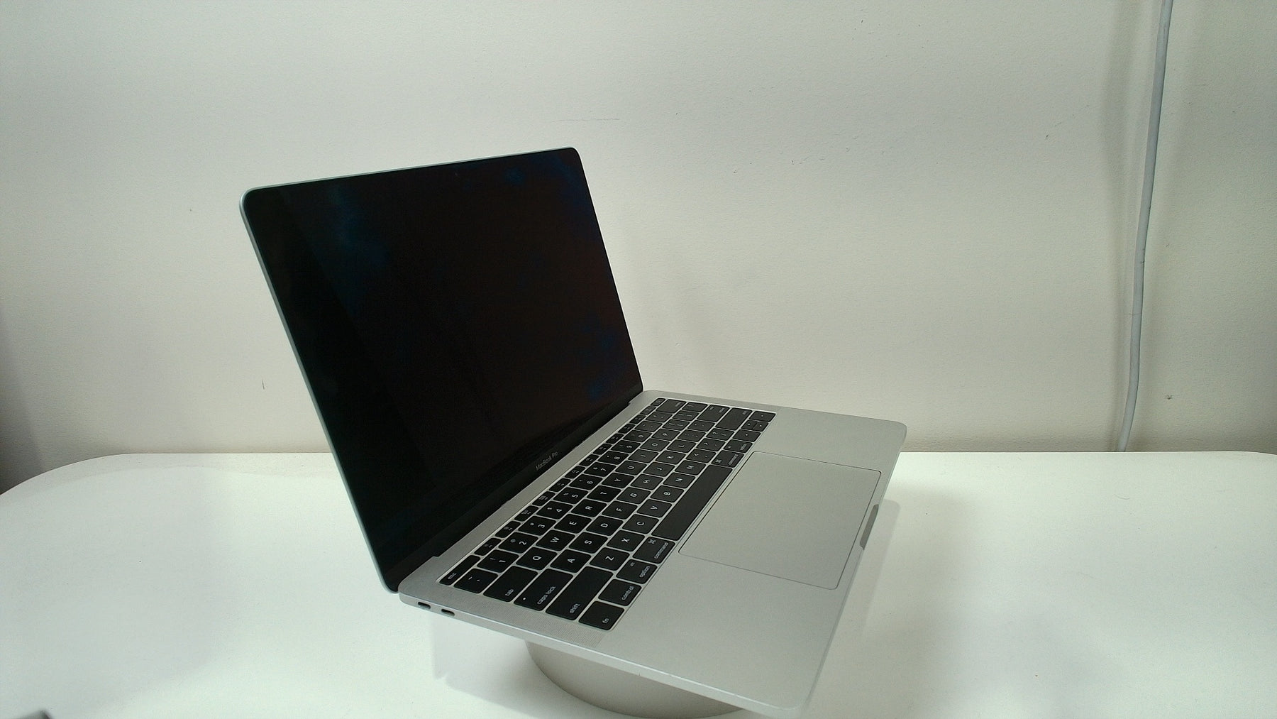 MacBook Pro (13-inch, 2016, 2 TBT3)‎ (Read Description)