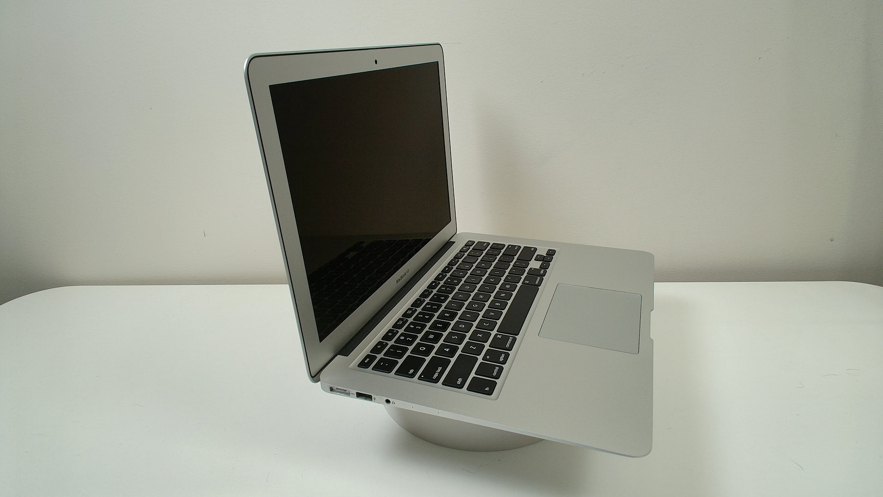 MacBook Air (13-inch, Early 2015)‎ (Read Description)
