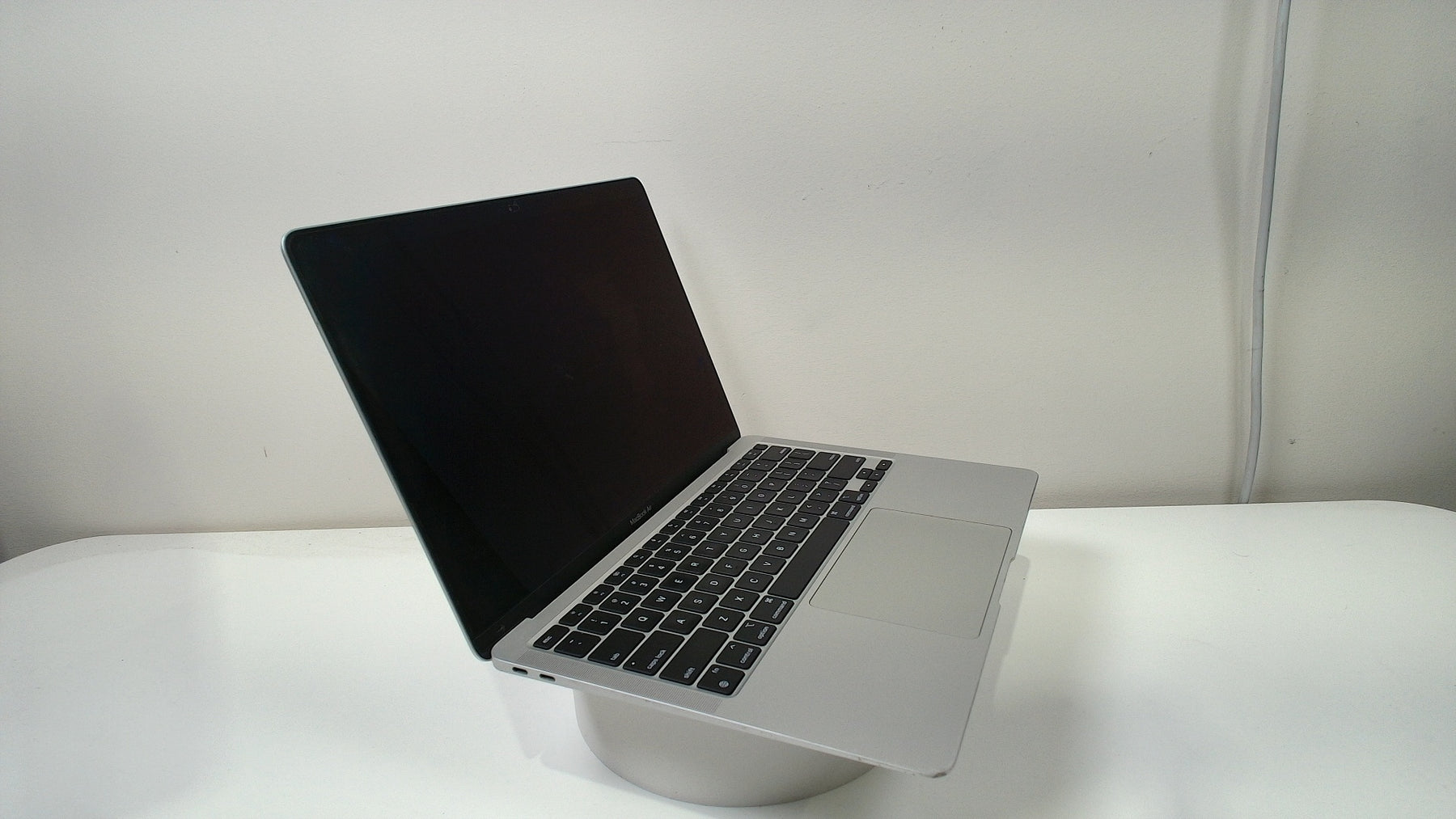 MacBook Pro 13 inch Touchbar 2020 (M1) (Read Description)