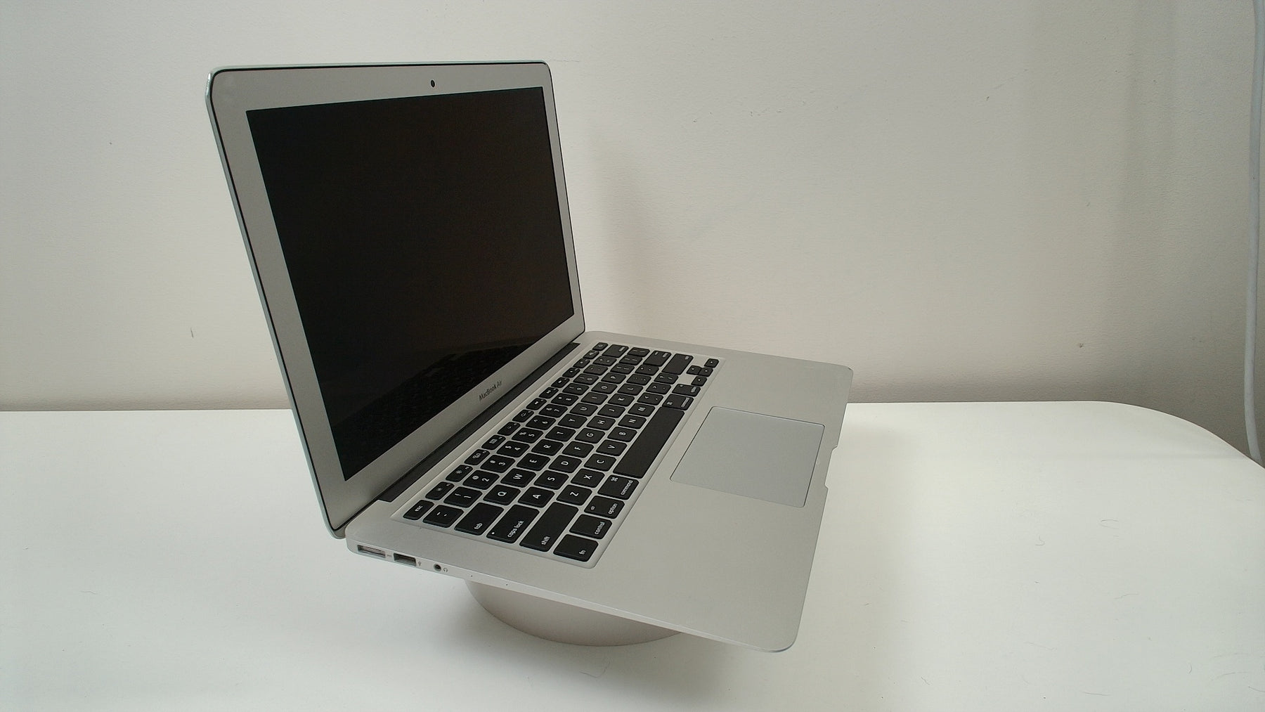 MACBOOK AIR (13-INCH, 2017)‎ (Read Description)