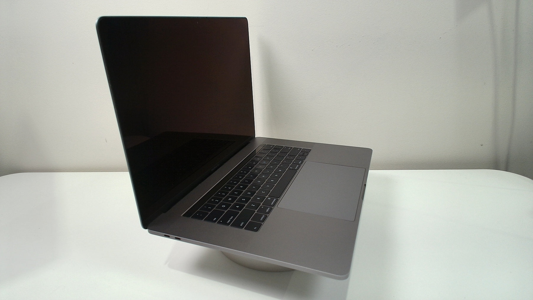 MacBook Pro (15-inch, 2016)‎ (Read Description)