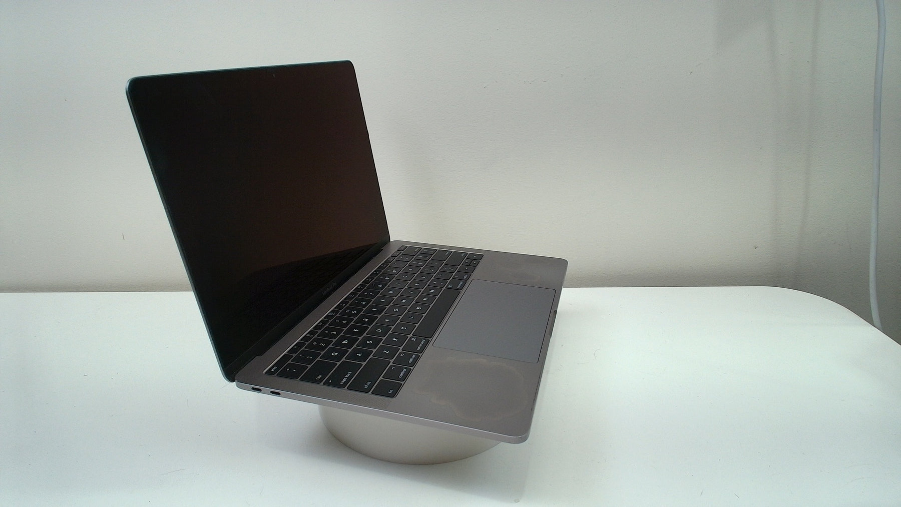 MacBook Pro (13-inch, 2016, 2 TBT3)‎ (Read Description)