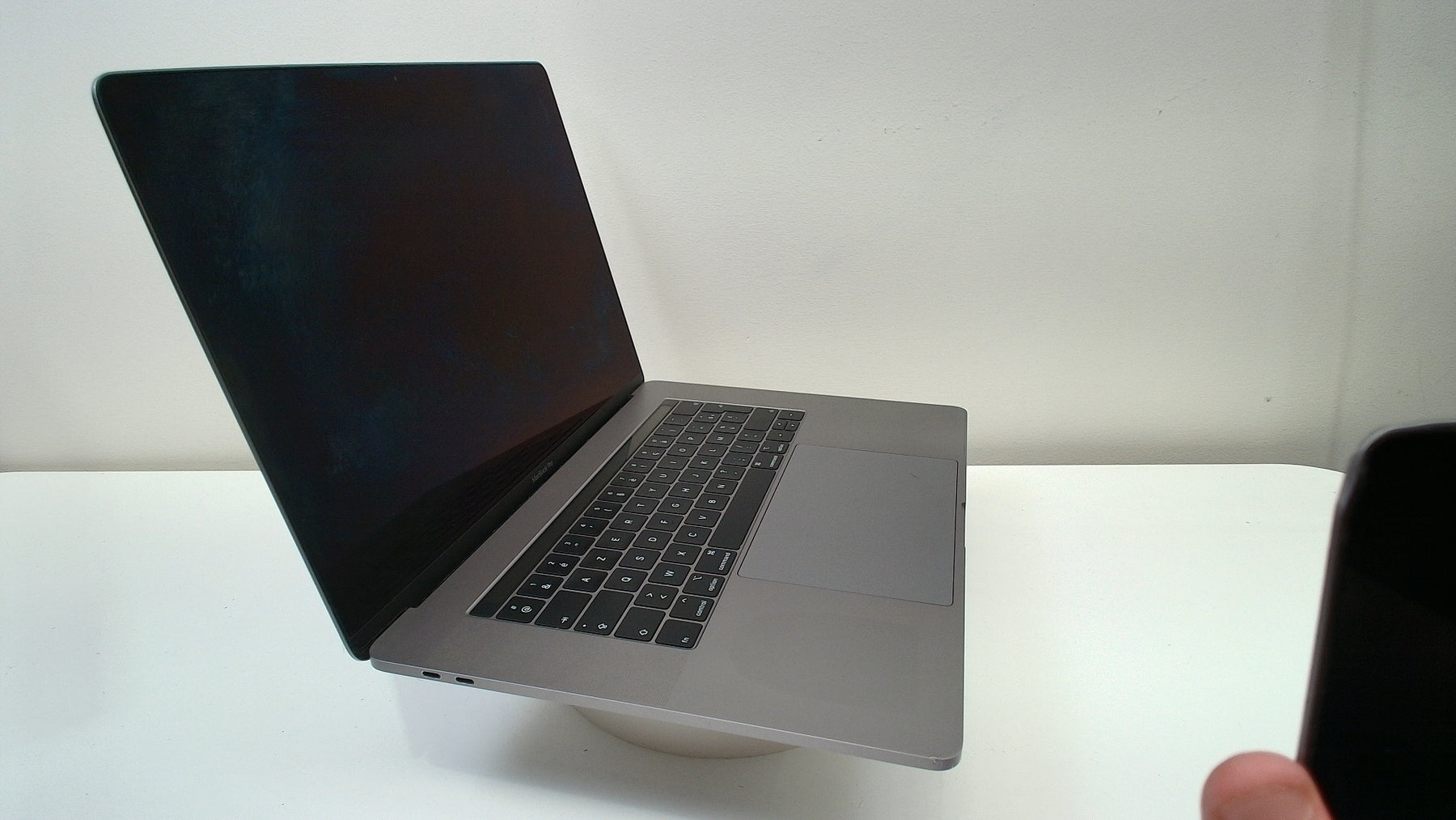 MacBook Pro (15-inch, 2019) (Read Description)