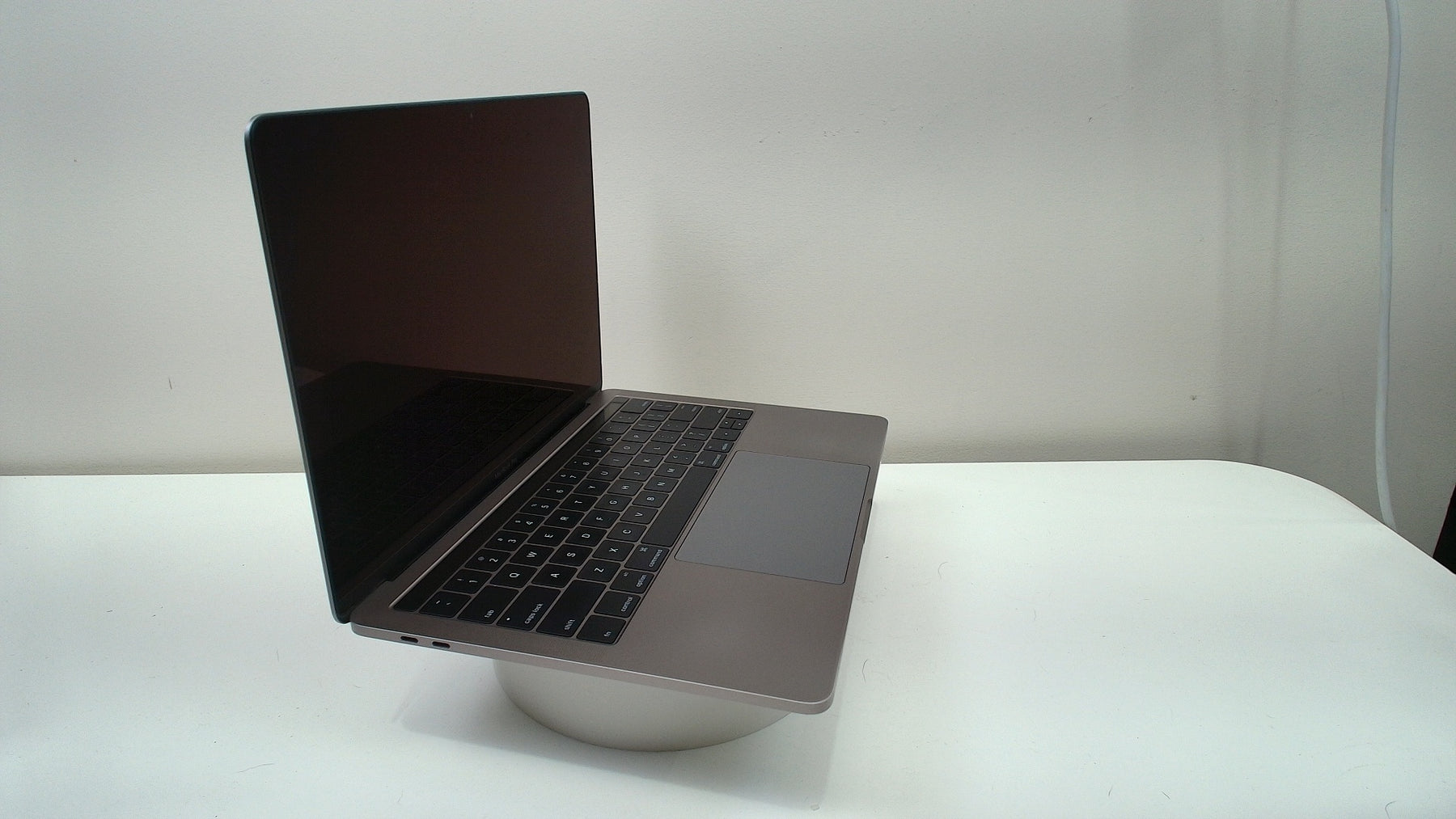 MacBook Pro 13 inch 2017 (Touchbar) (Read Description)